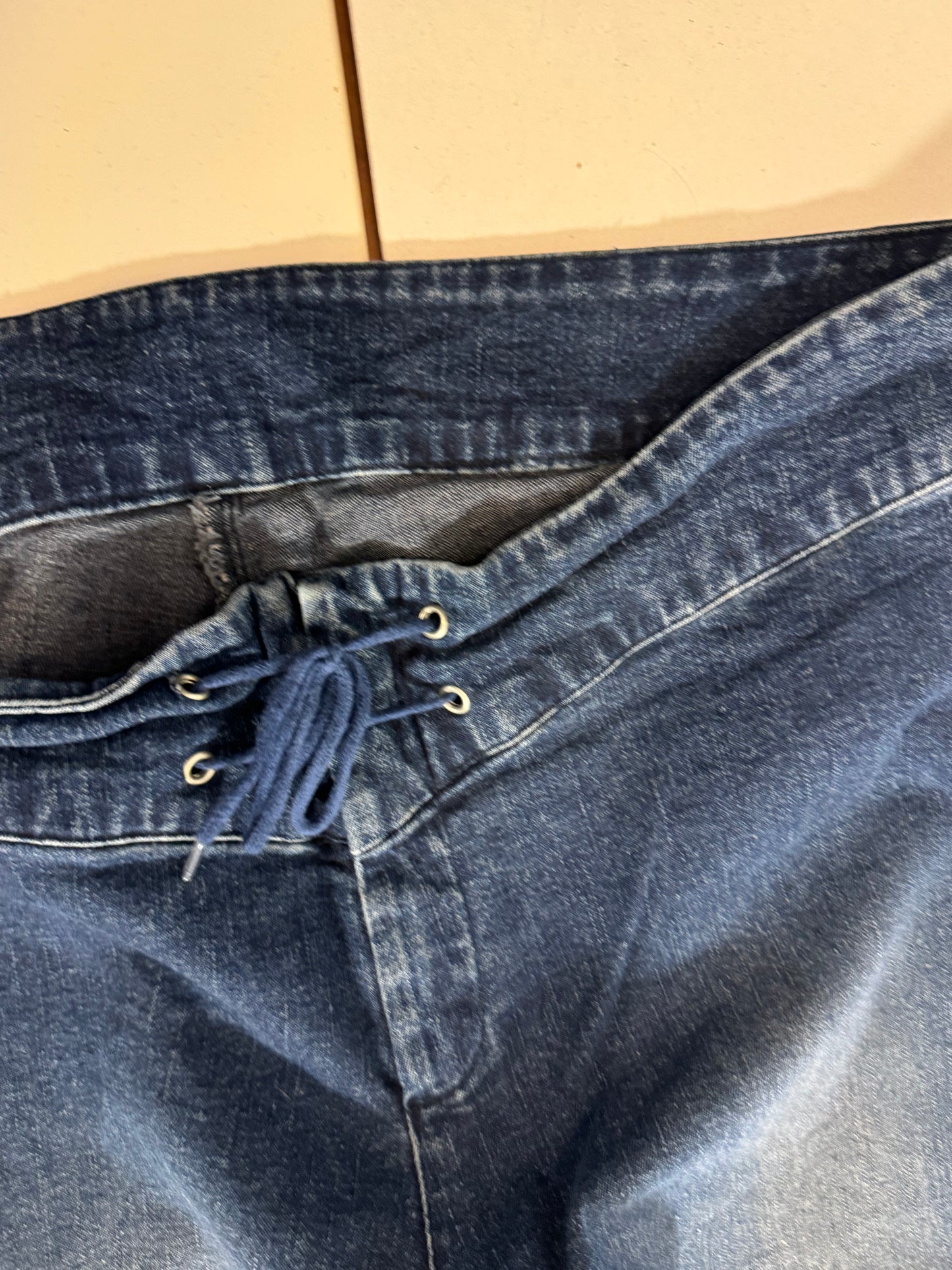 Utsvängda jeans stl: XL