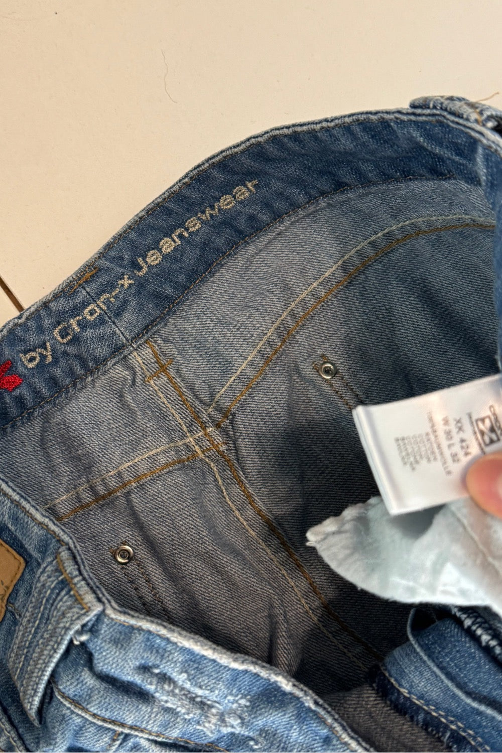 Utsvängda jeans stl: M