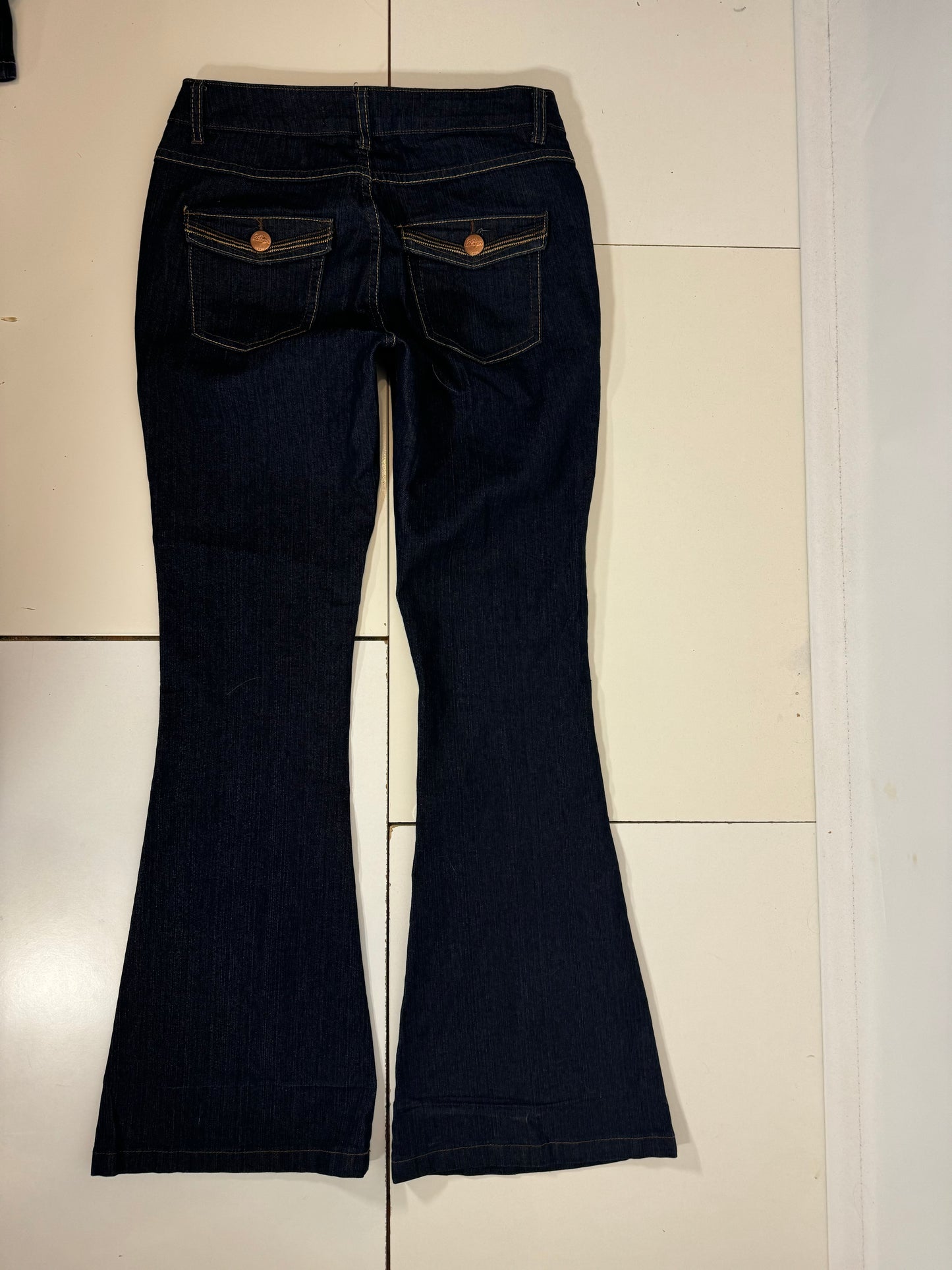 Utsvängda jeans stl: S