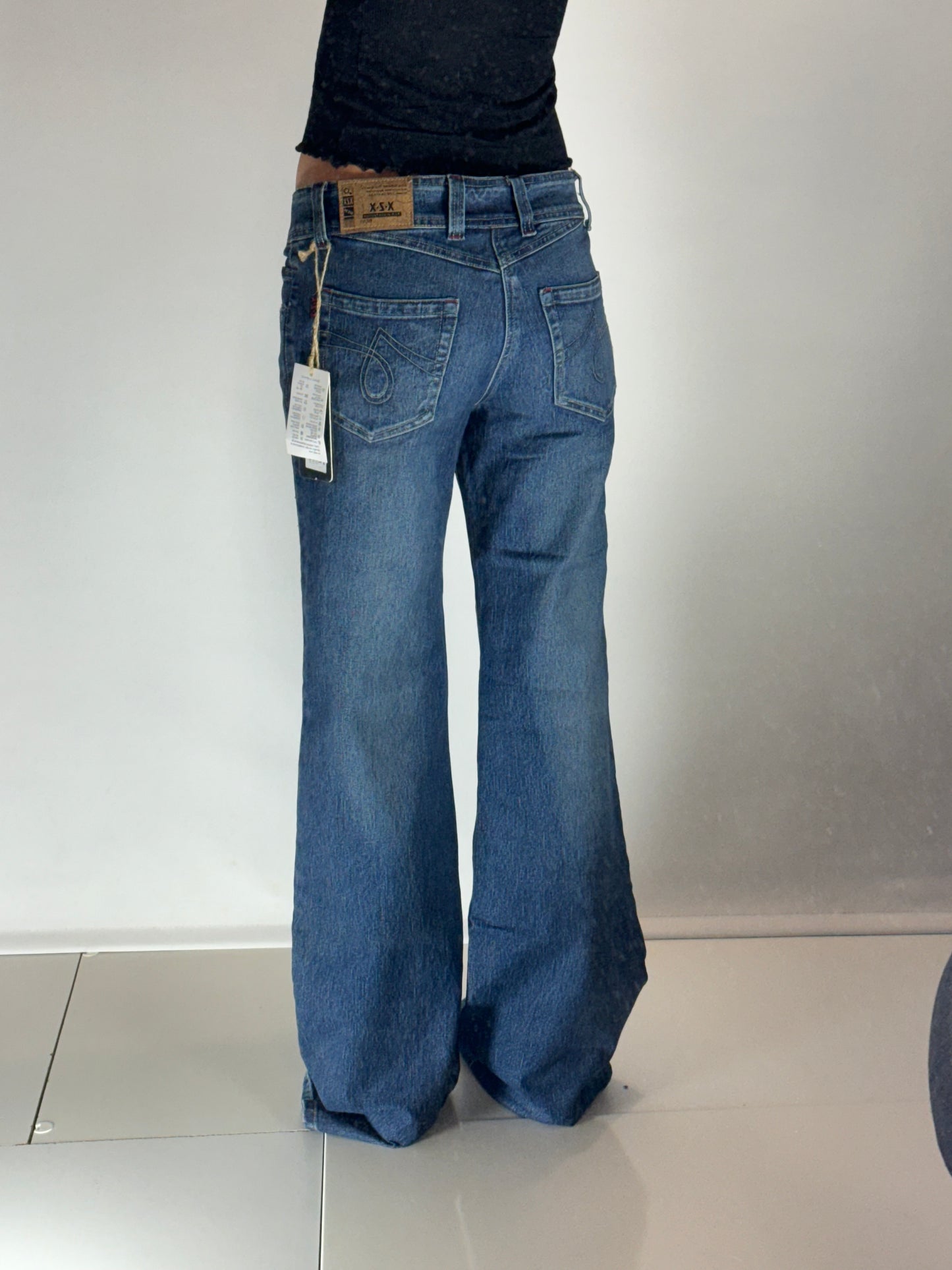 Utsvängda jeans–stl: S