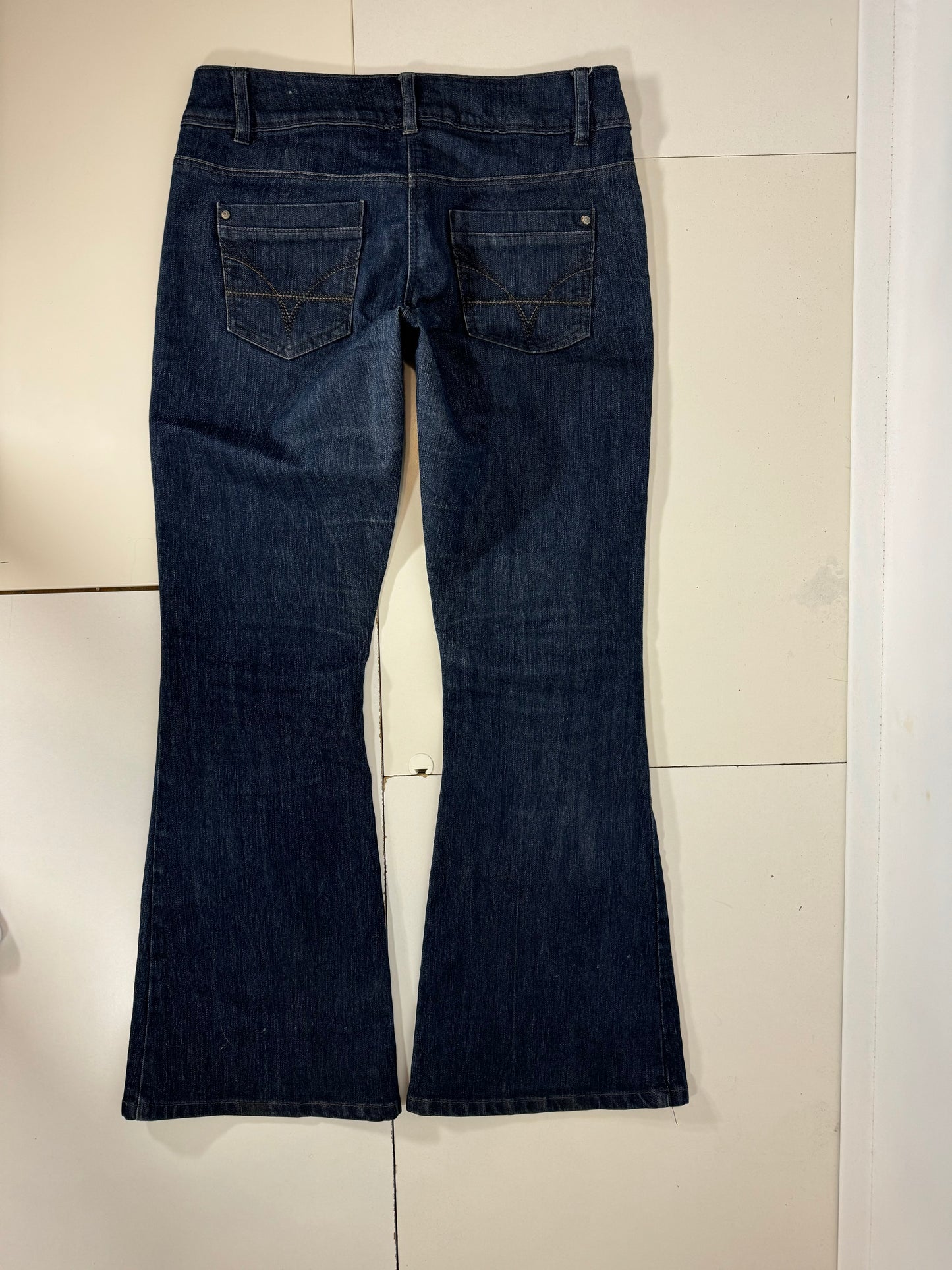 Utsvängda jeans stl: M