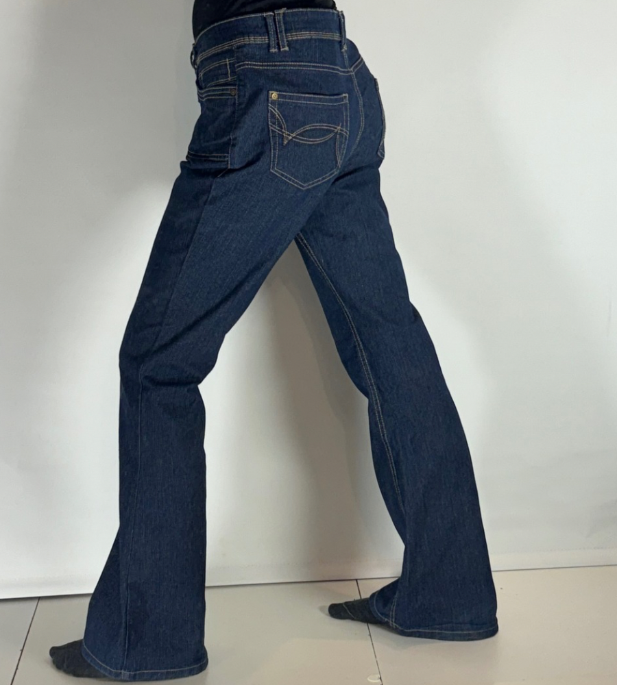 Utsvängda jeans–stl: M