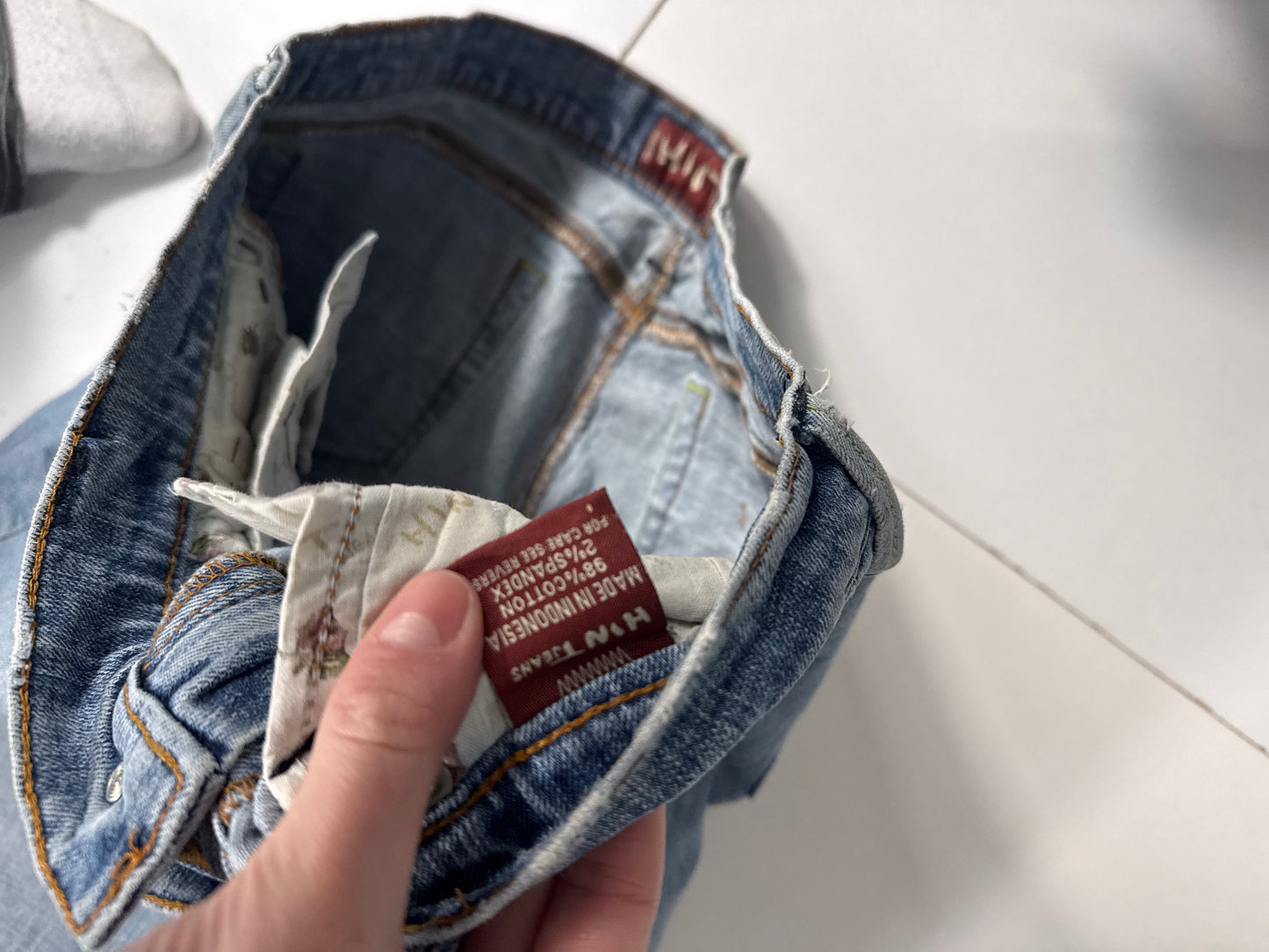 Utsvängda jeans stl: M