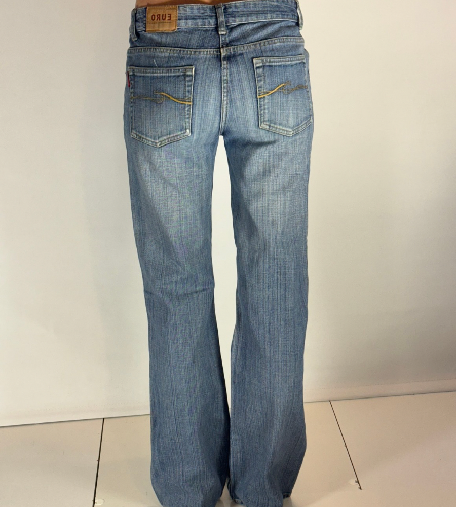 Utsvängda jeans–stl: S