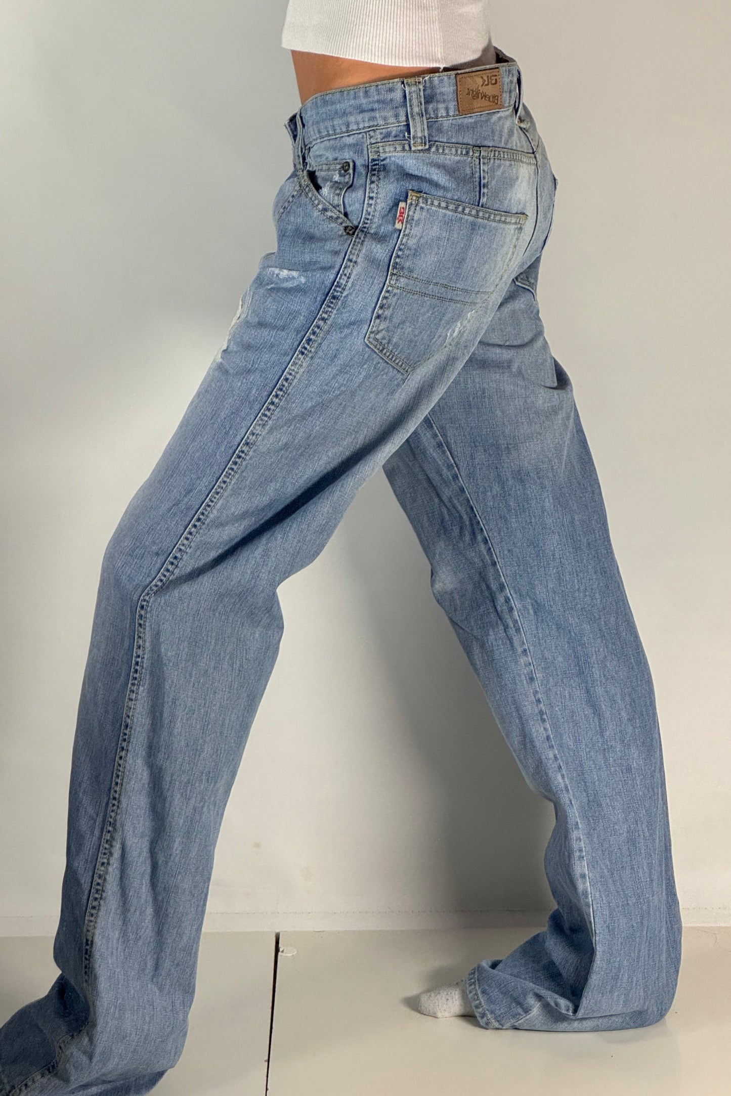 Utsvängda jeans stl: M