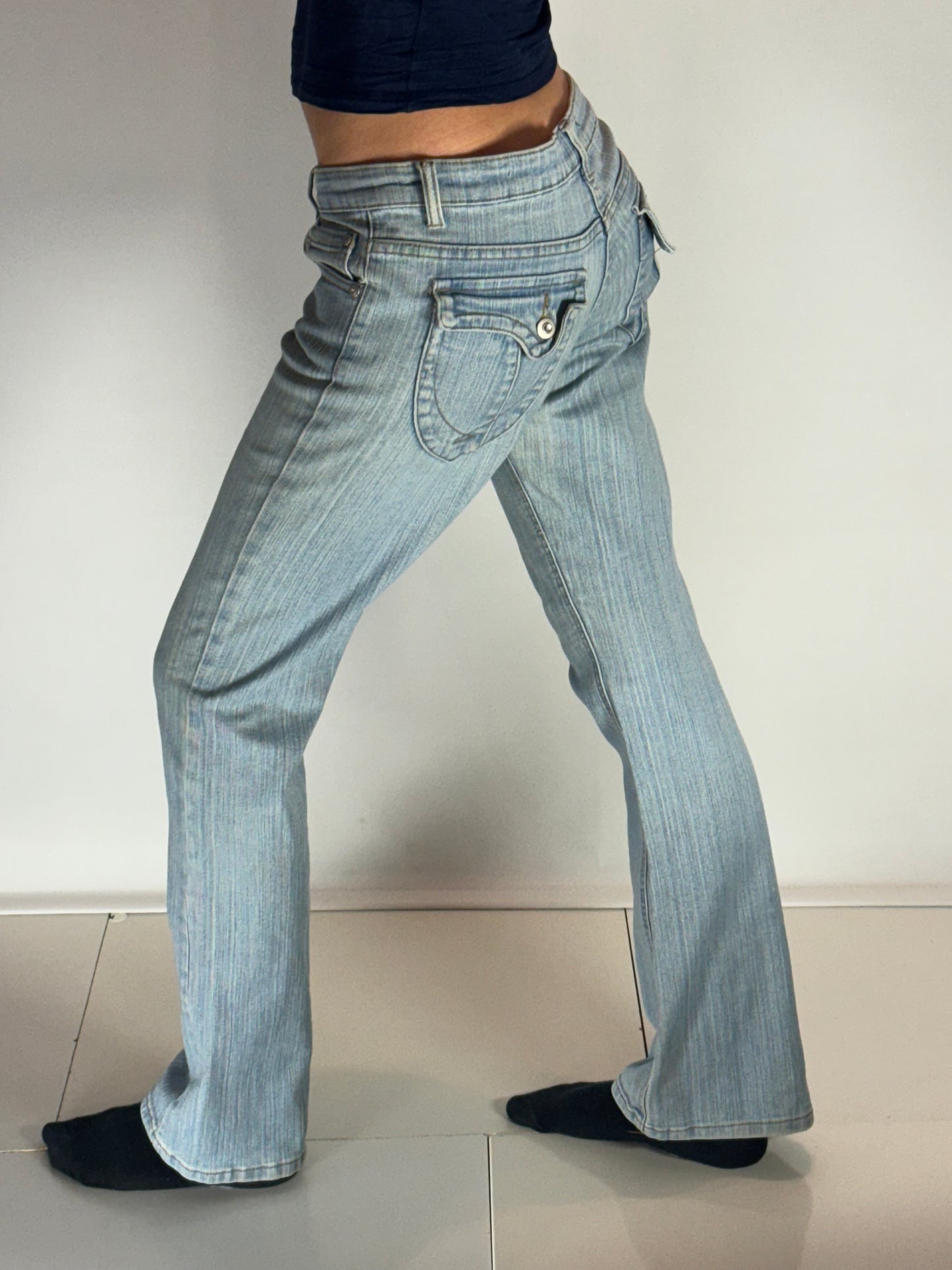 Utsvängda jeans–stl: S