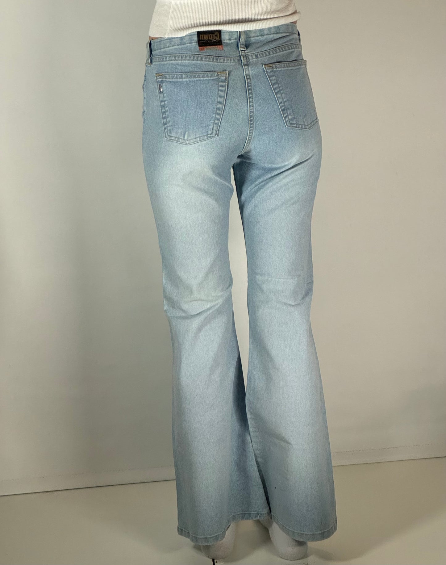 Utsvängda jeans stl: S
