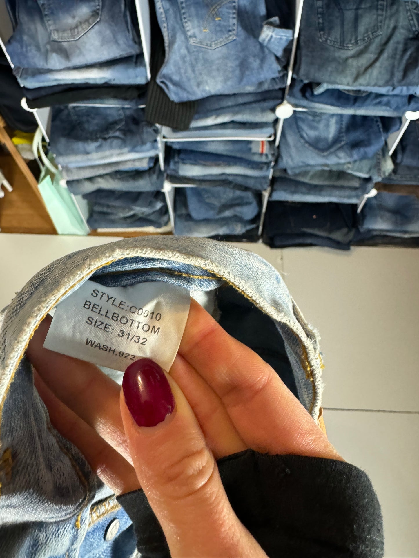 Utsvängda jeans stl: M