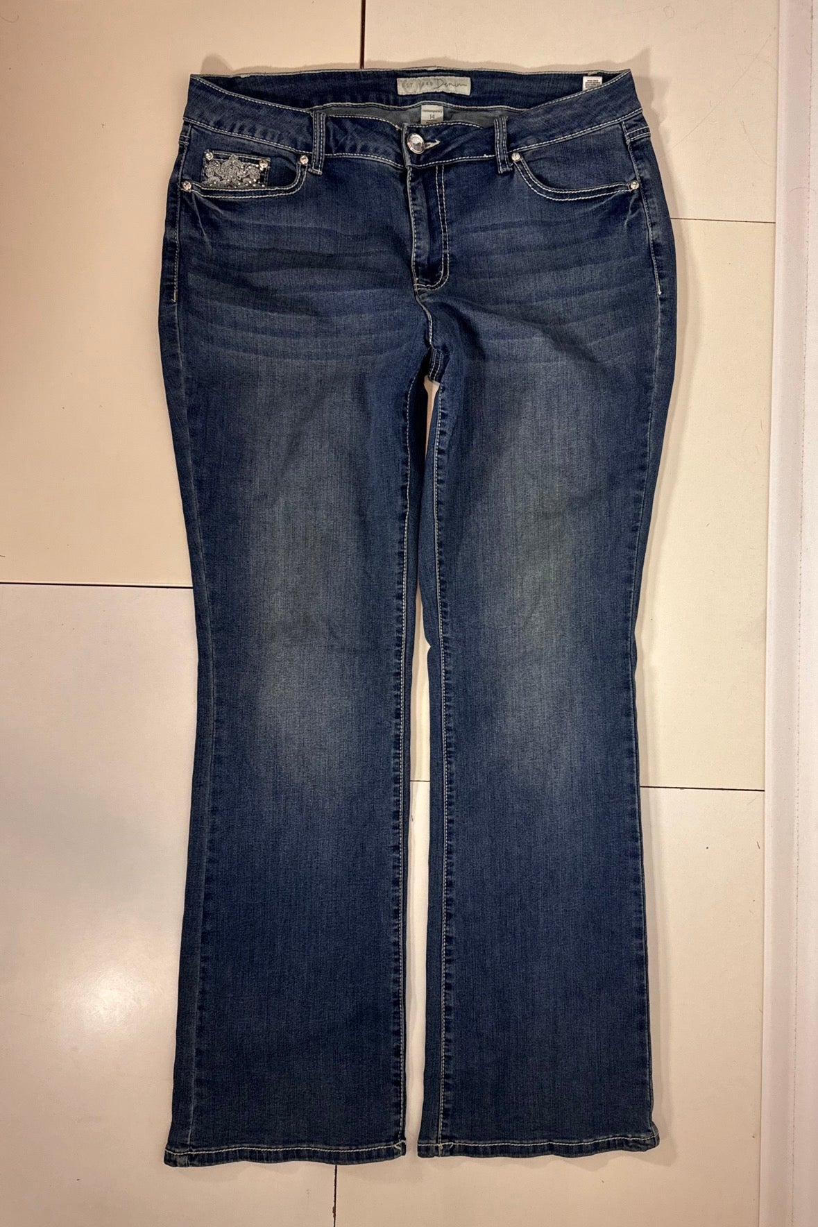 Utsvängda jeans stl: L