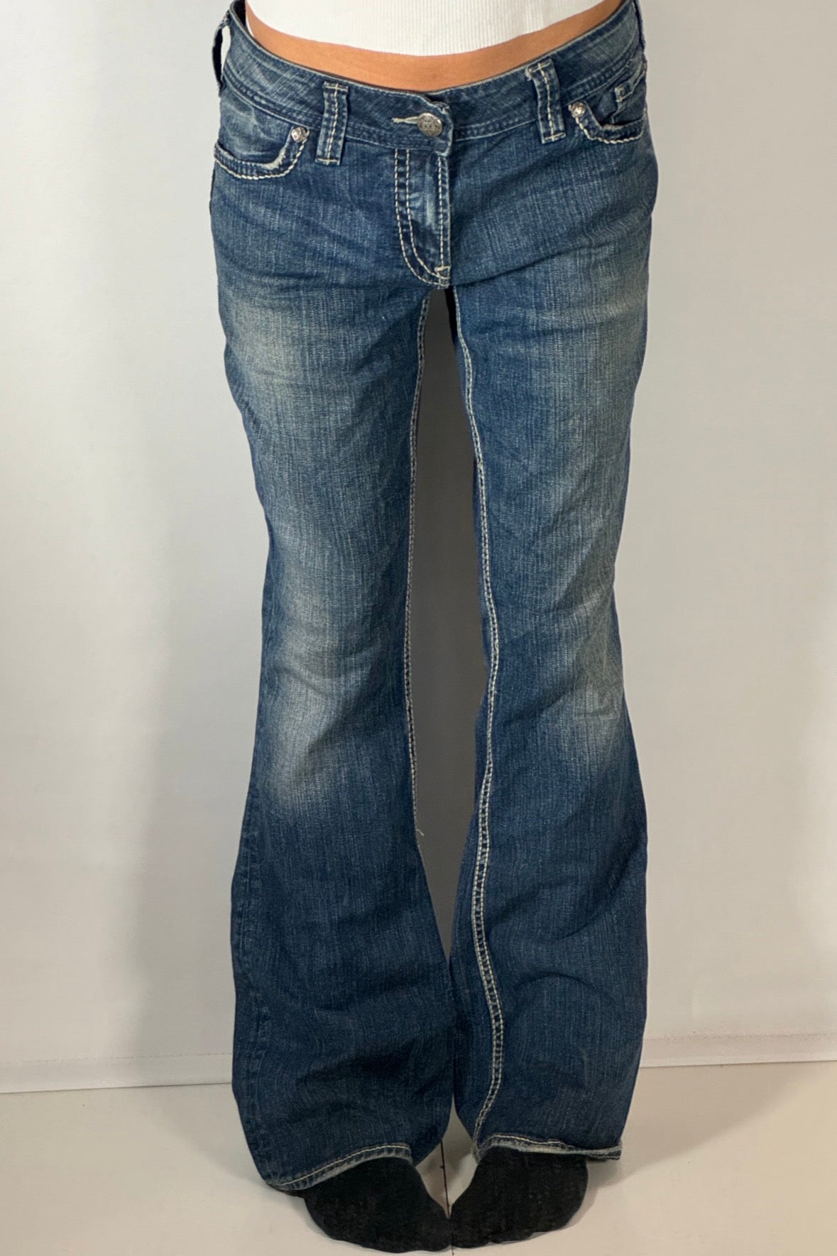 Utsvängda jeans stl: L