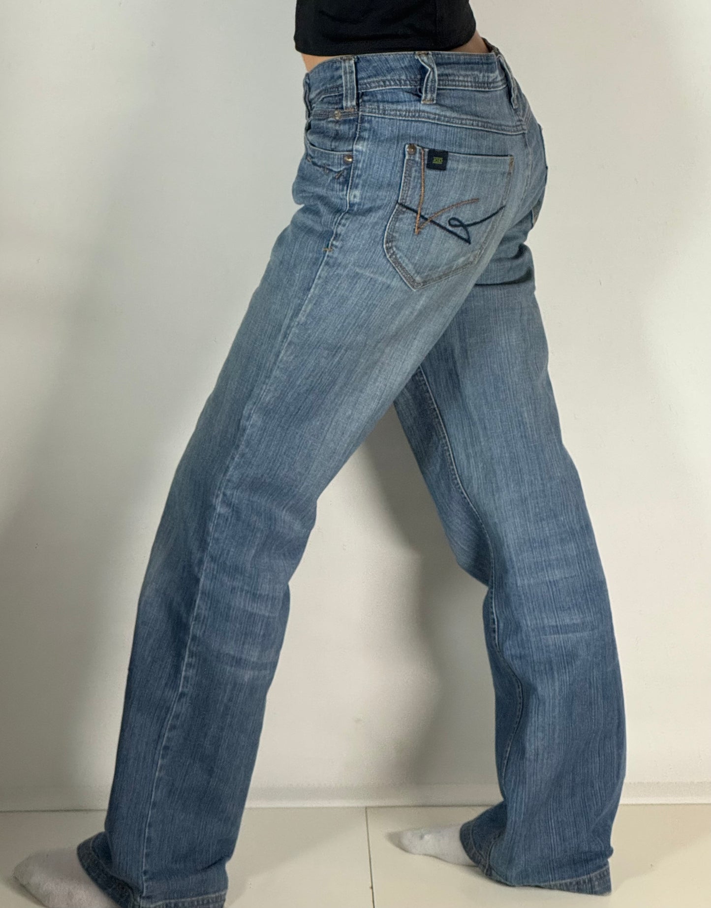 Utsvängda jeans stl: S