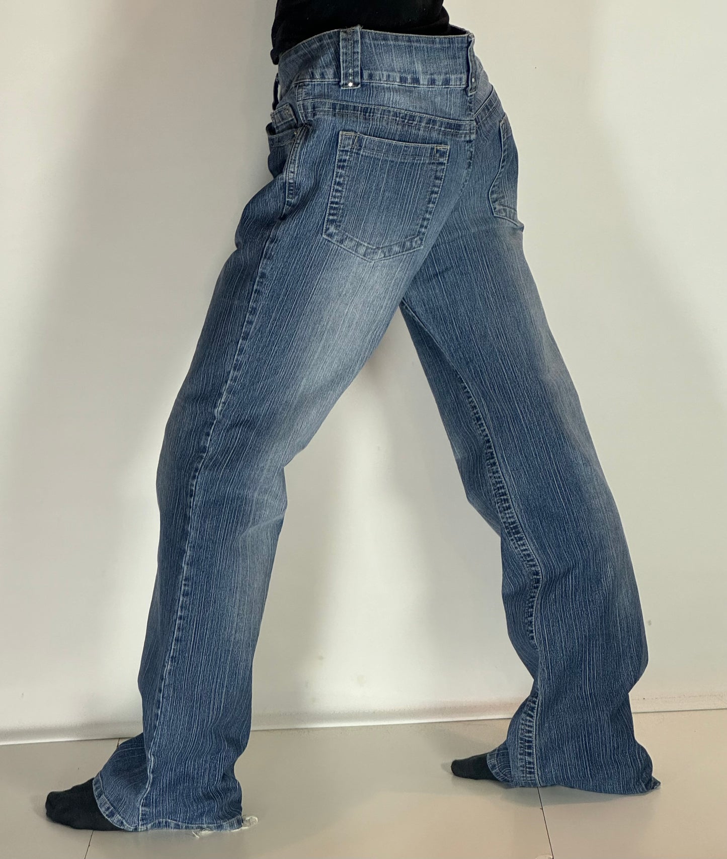 Utsvängda jeans stl: L