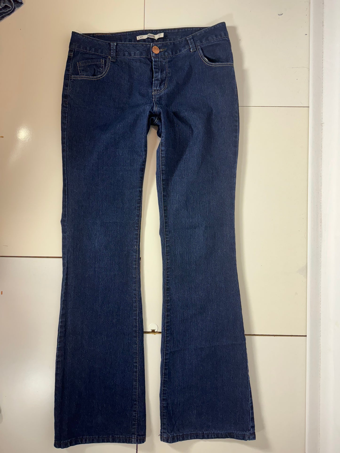 Utsvängda jeans stl: M