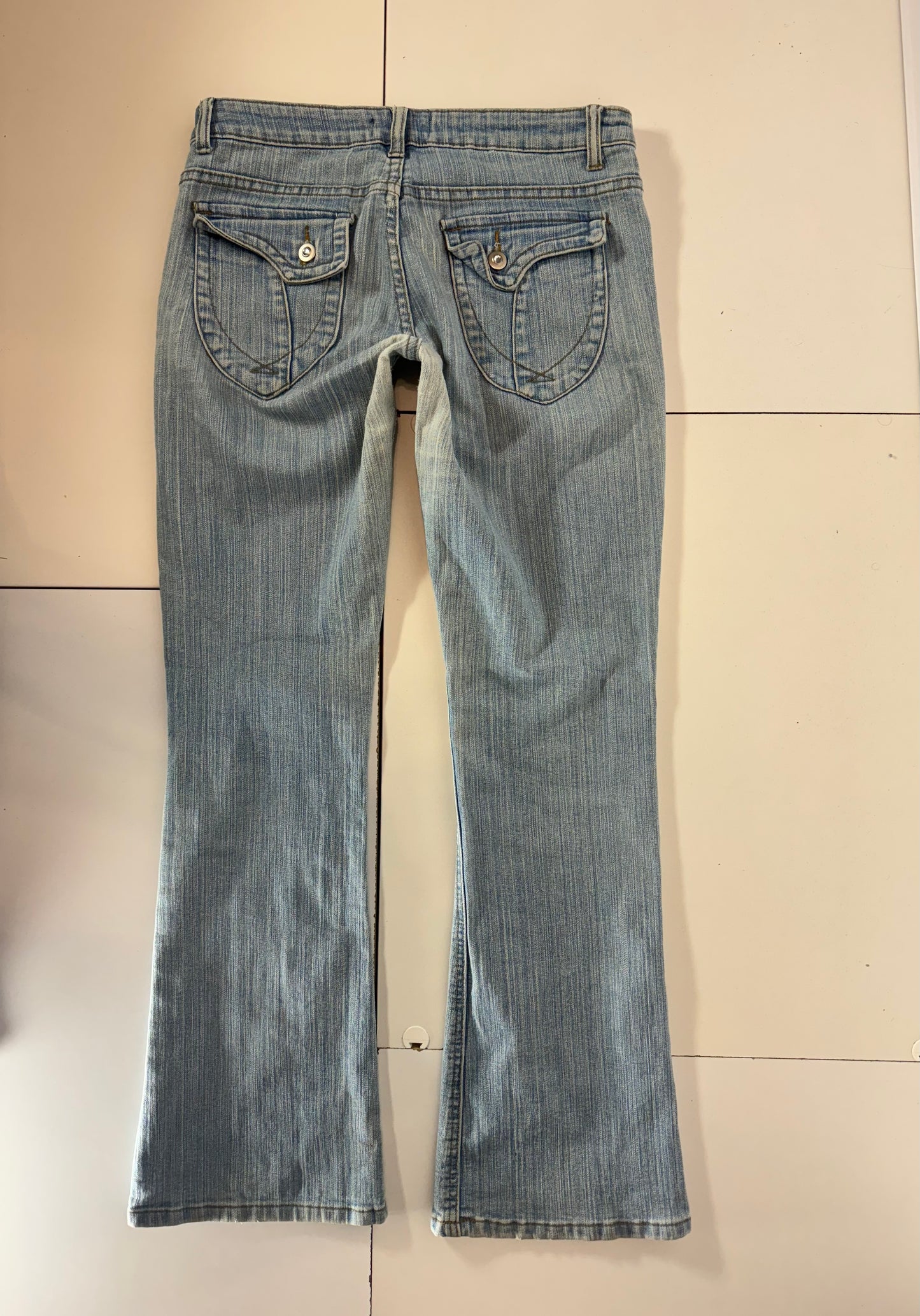 Utsvängda jeans–stl: S