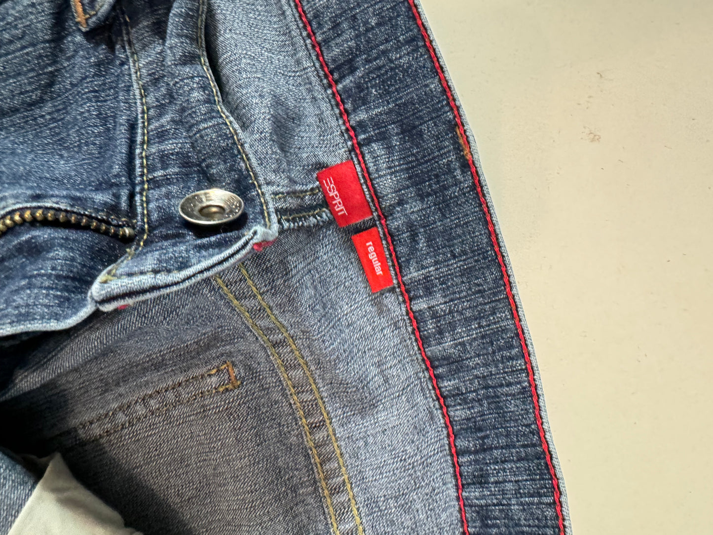Utsvängda jeans–stl: M