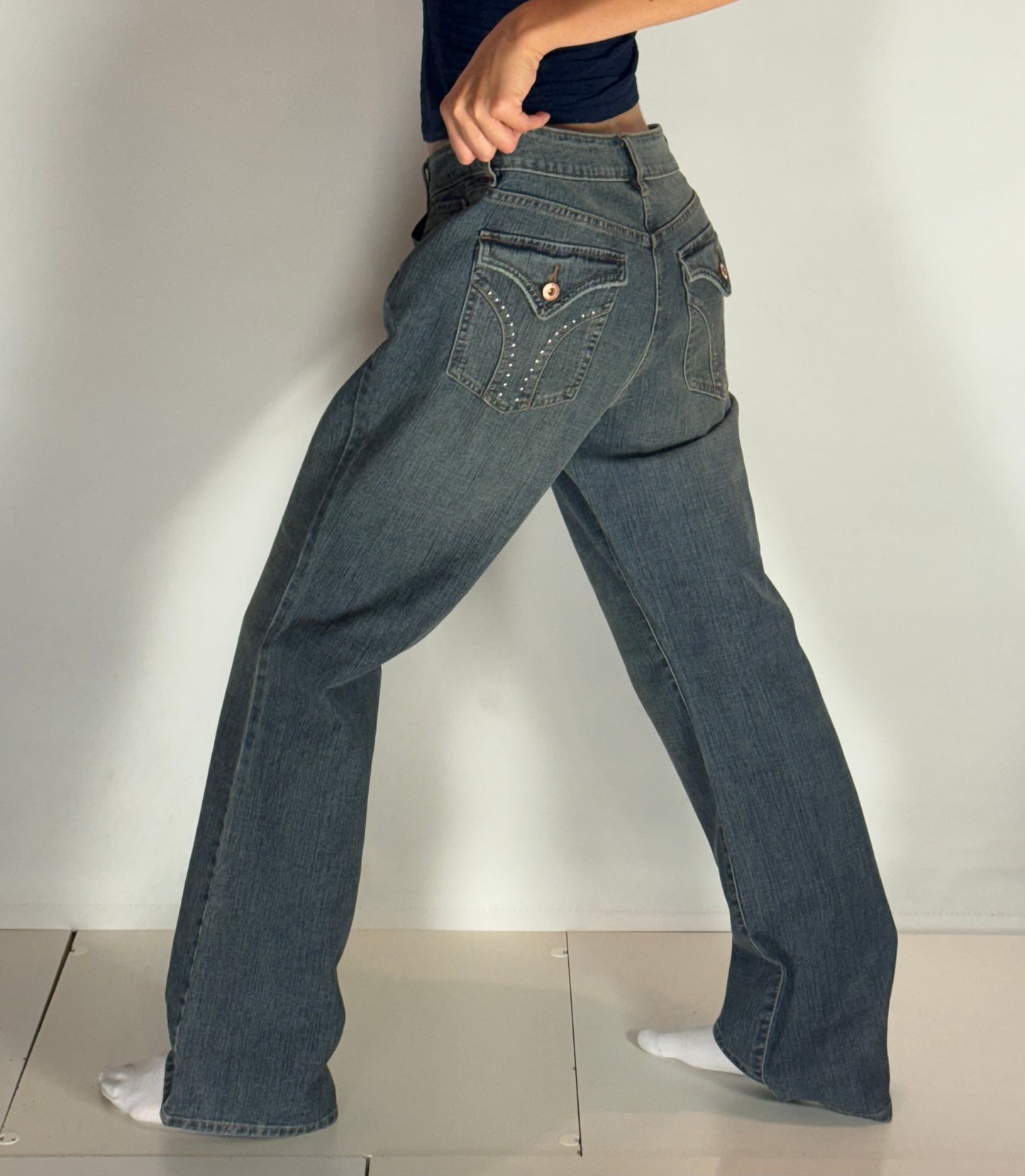 Utsvängda jeans–stl: L