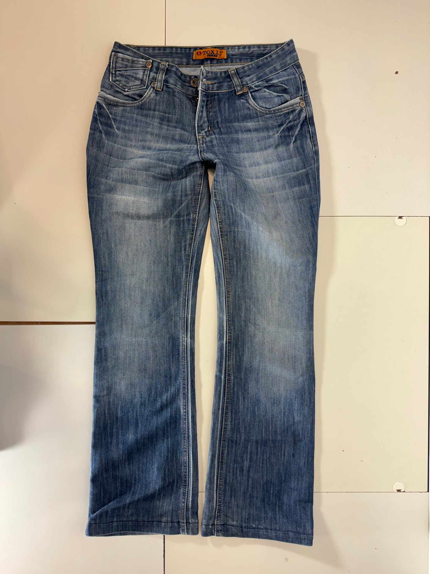 Utsvängda jeans stl: S