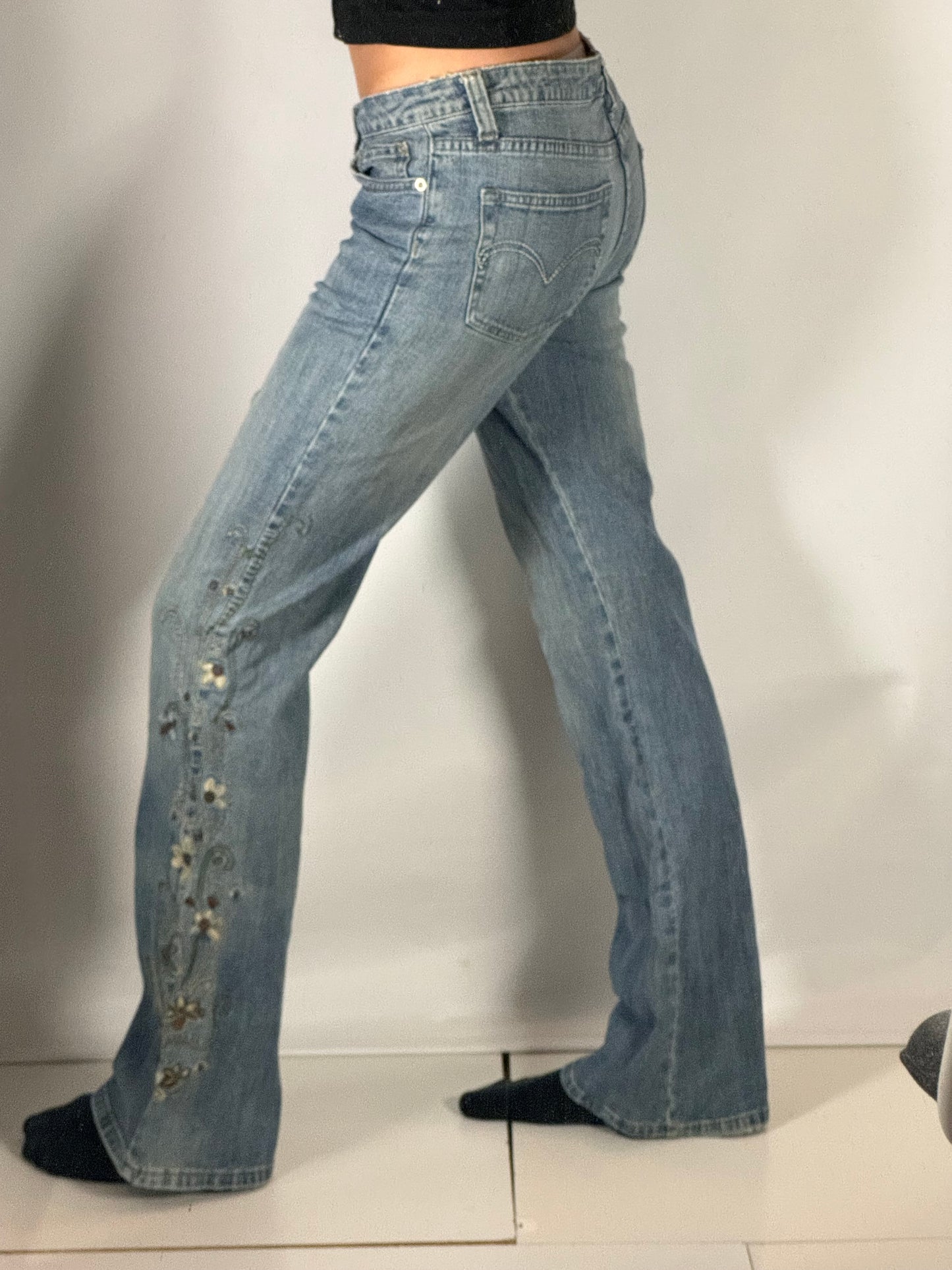 Utsvängda jeans stl: S