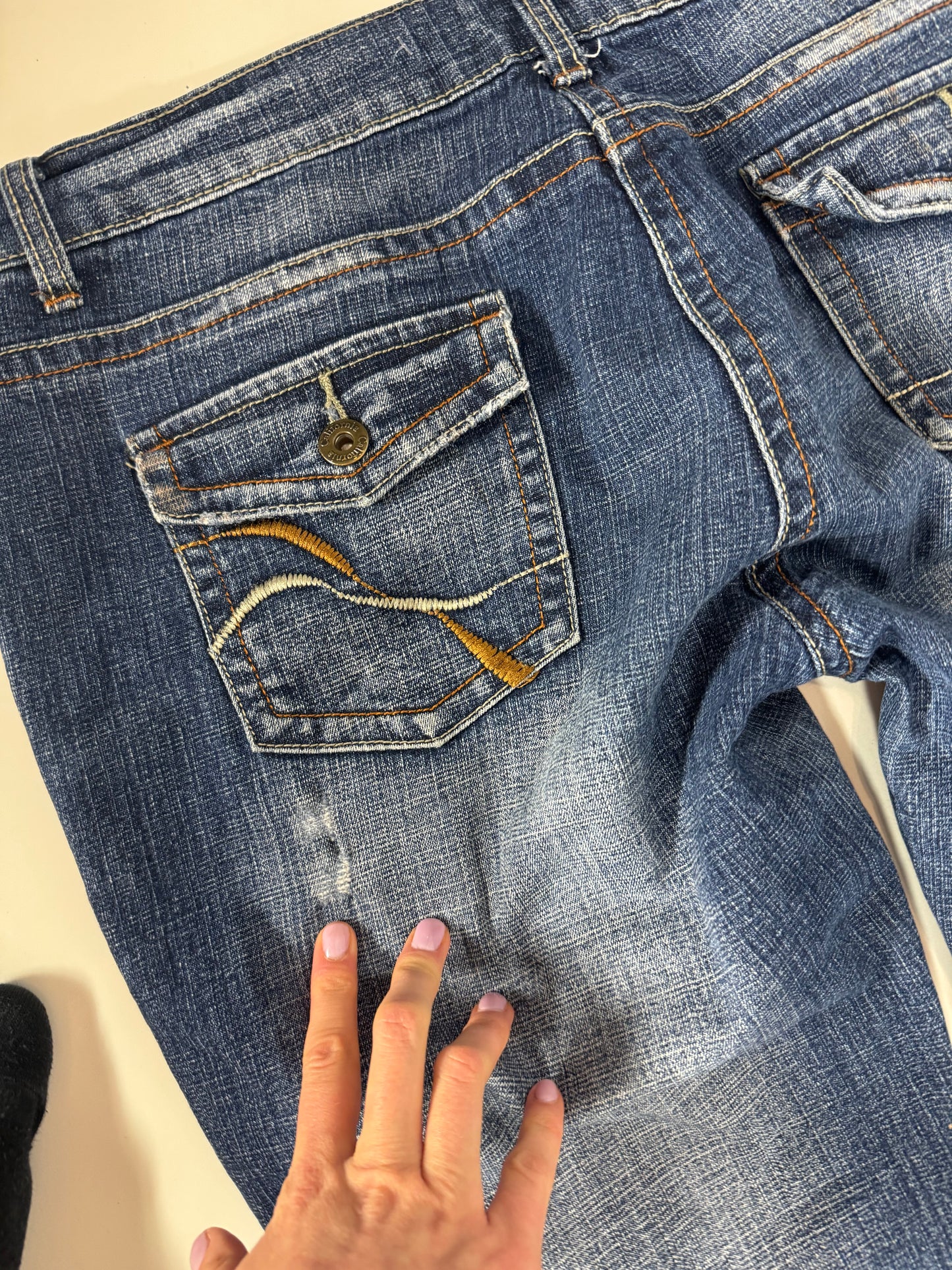 Utsvängda jeans stl: L