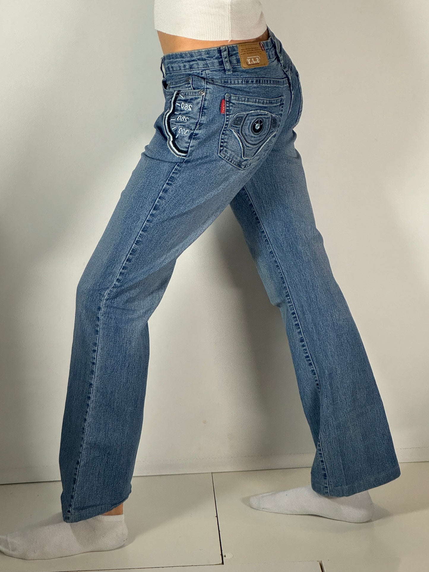 Utsvängda jeans stl: S