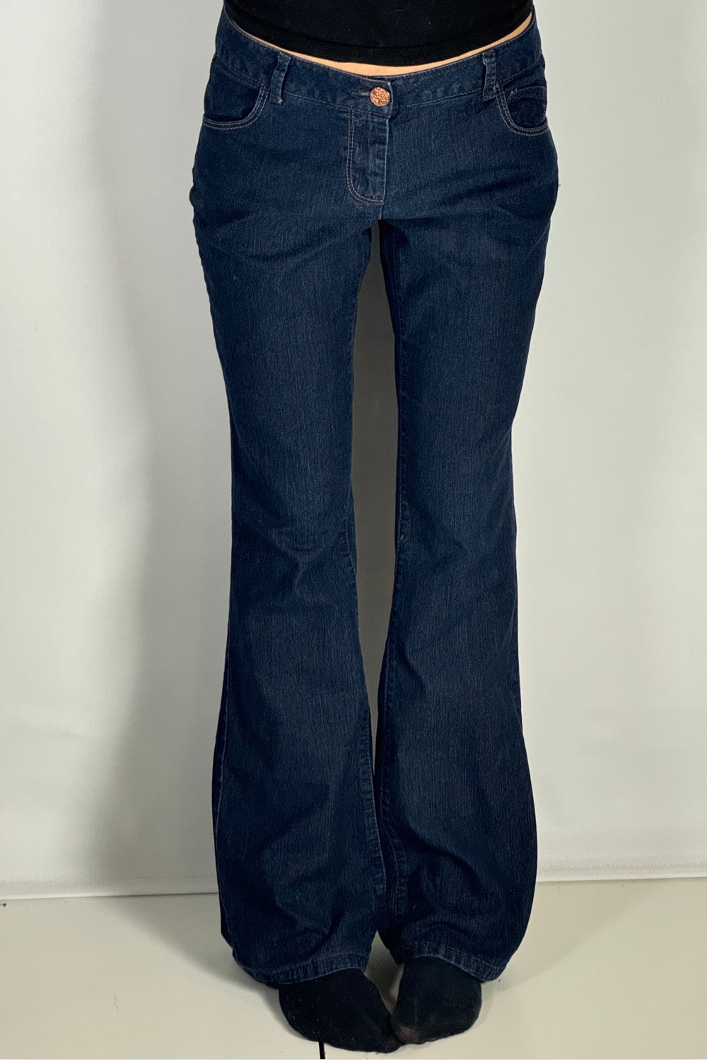 Utsvängda jeans stl: M
