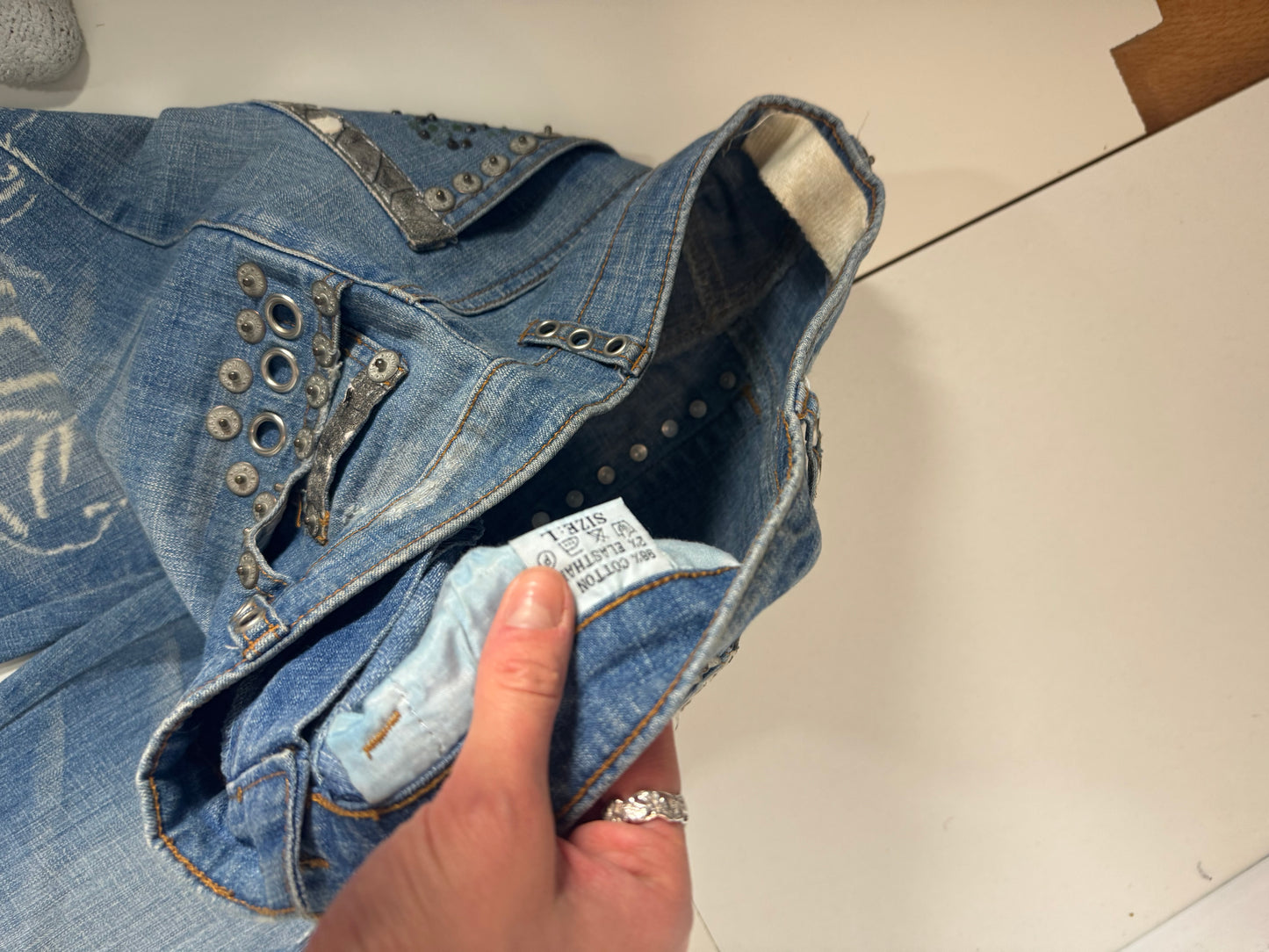 Utsvängda jeans stl: S