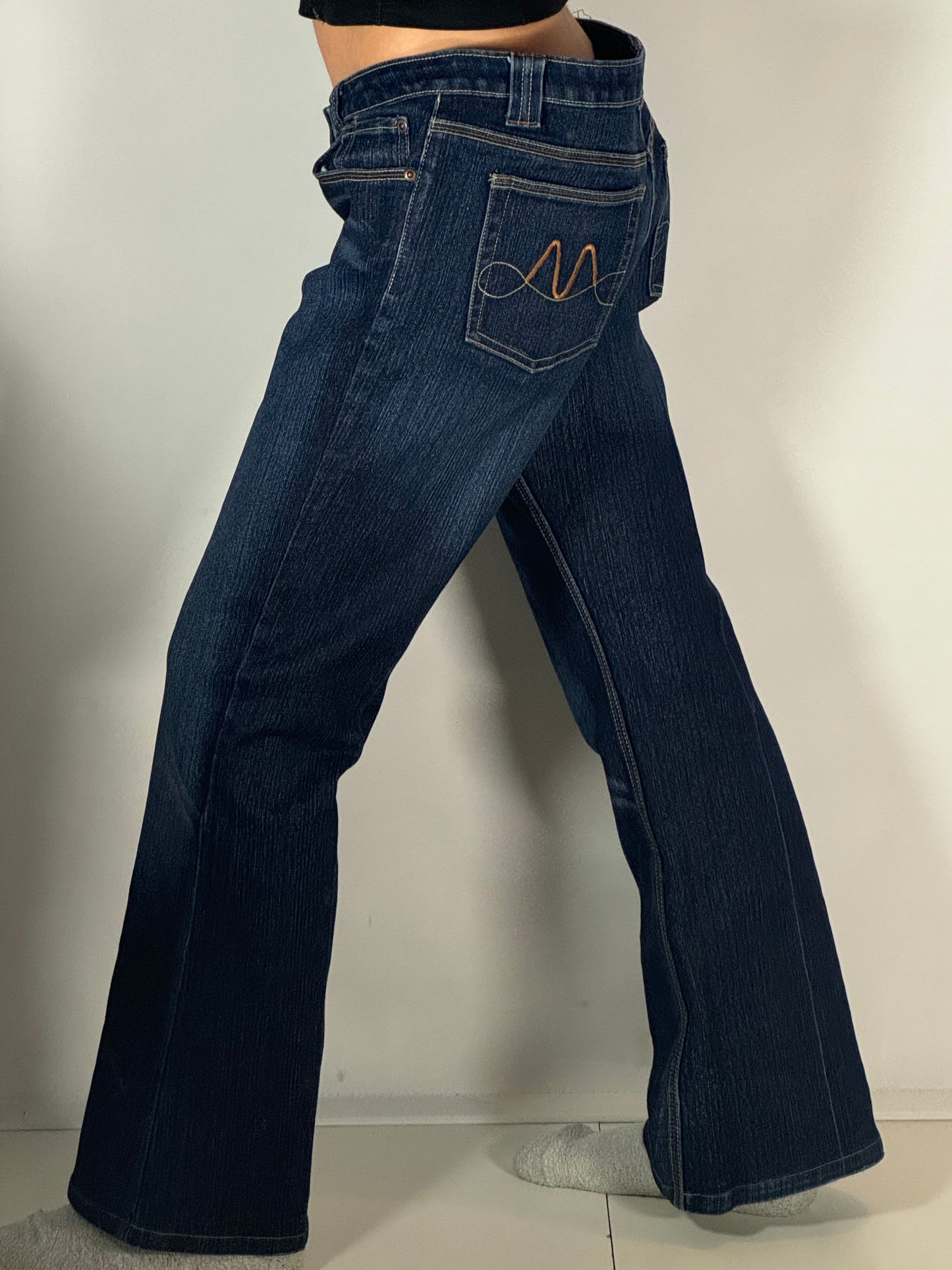 Utsvängda jeans stl: L