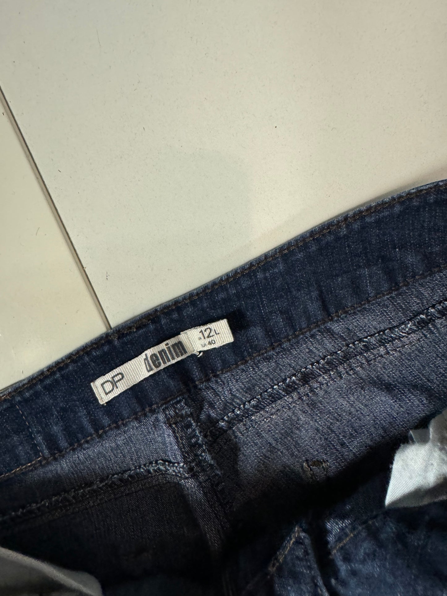 Utsvängda jeans stl: M