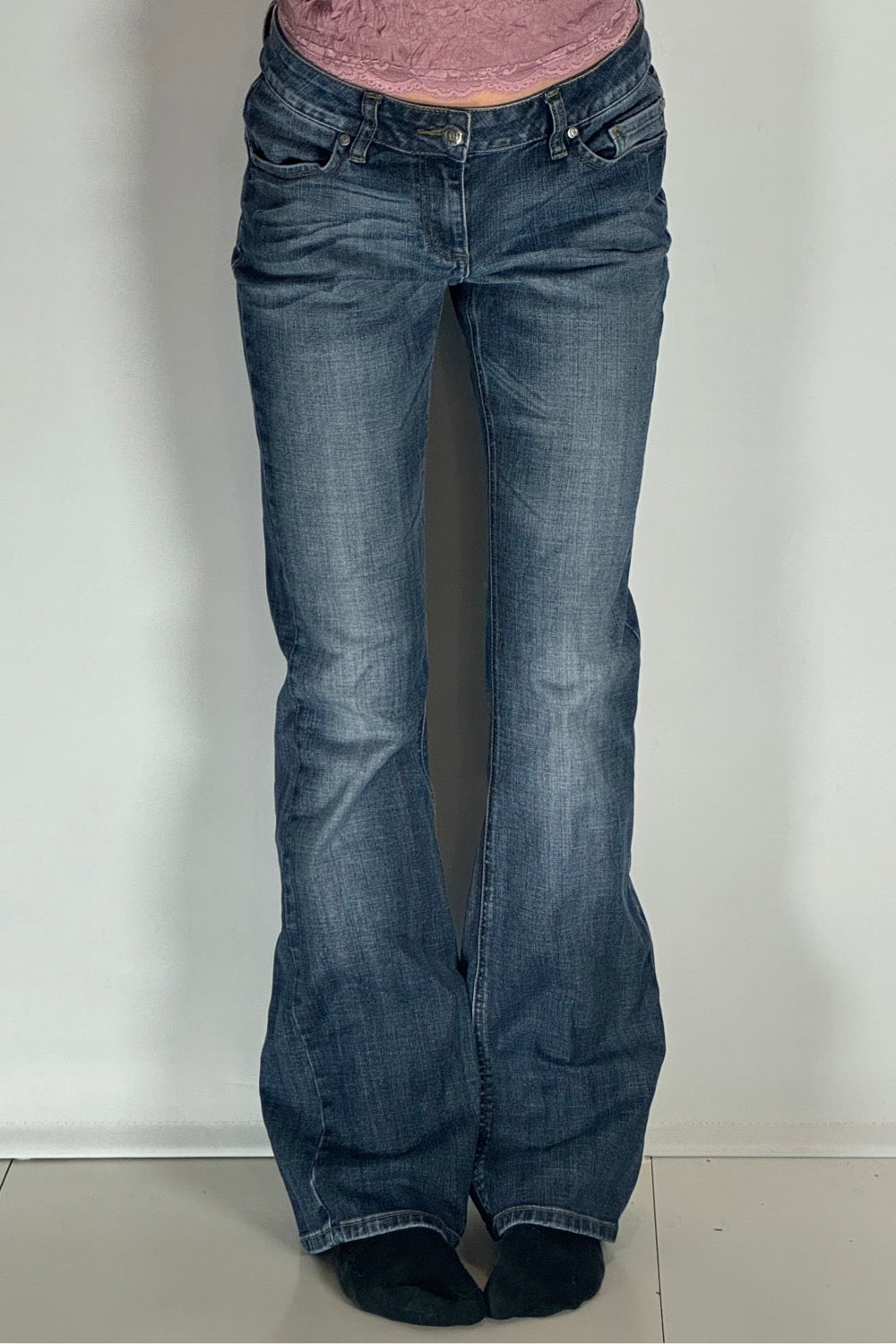 Utsvängda jeans–stl: S