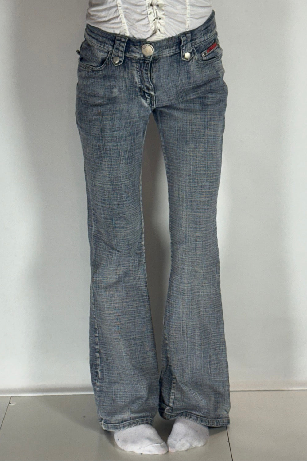 Utsvängda jeans–stl: S