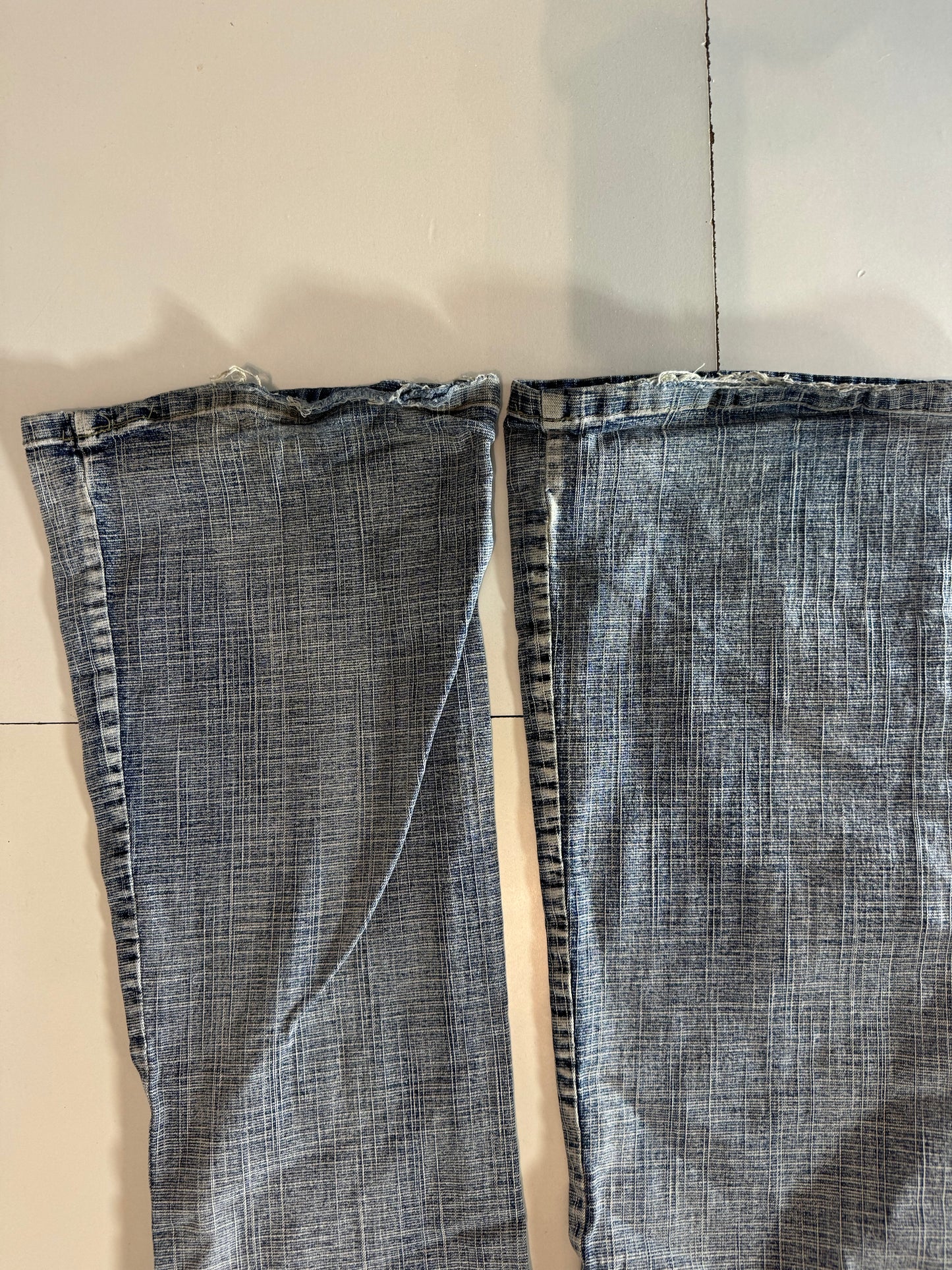 Utsvängda jeans–stl: S