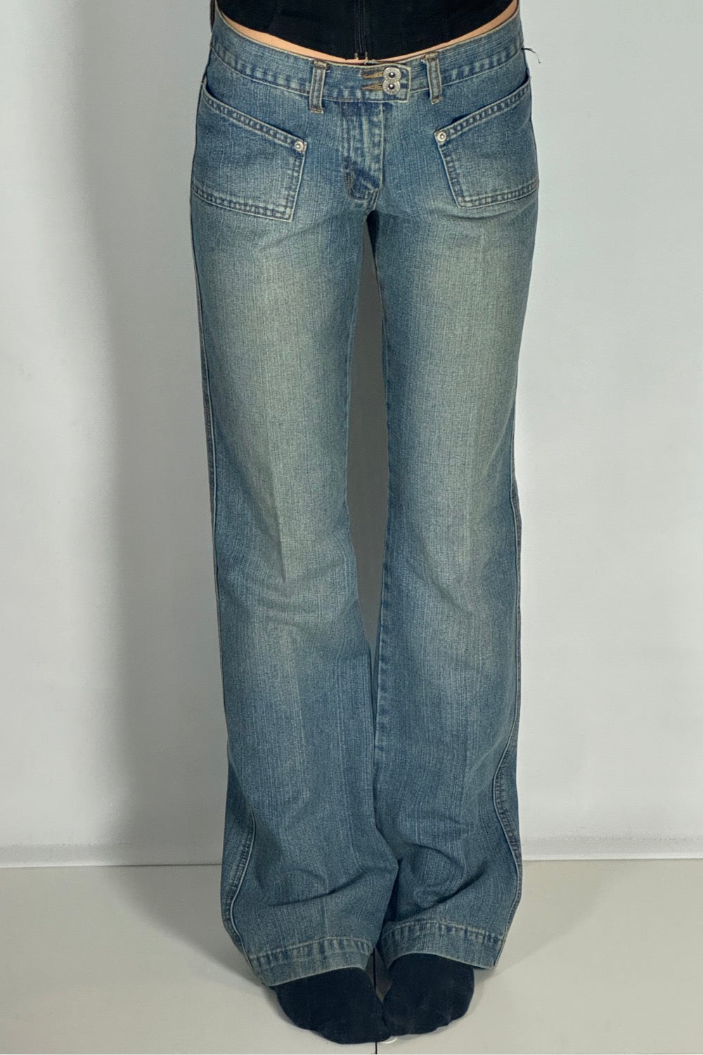 Utsvängda jeans stl: S