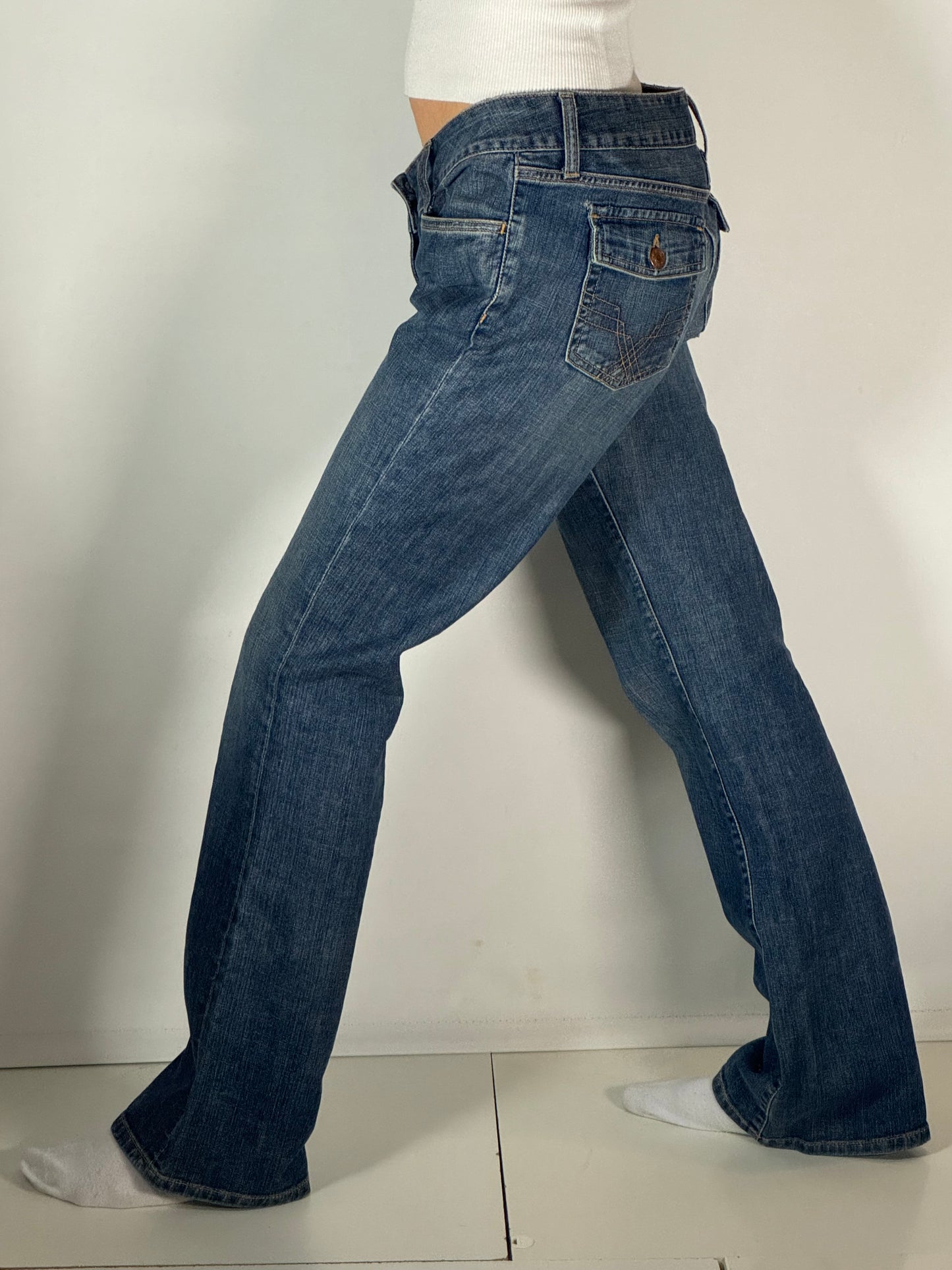 Utsvängda jeans stl: M