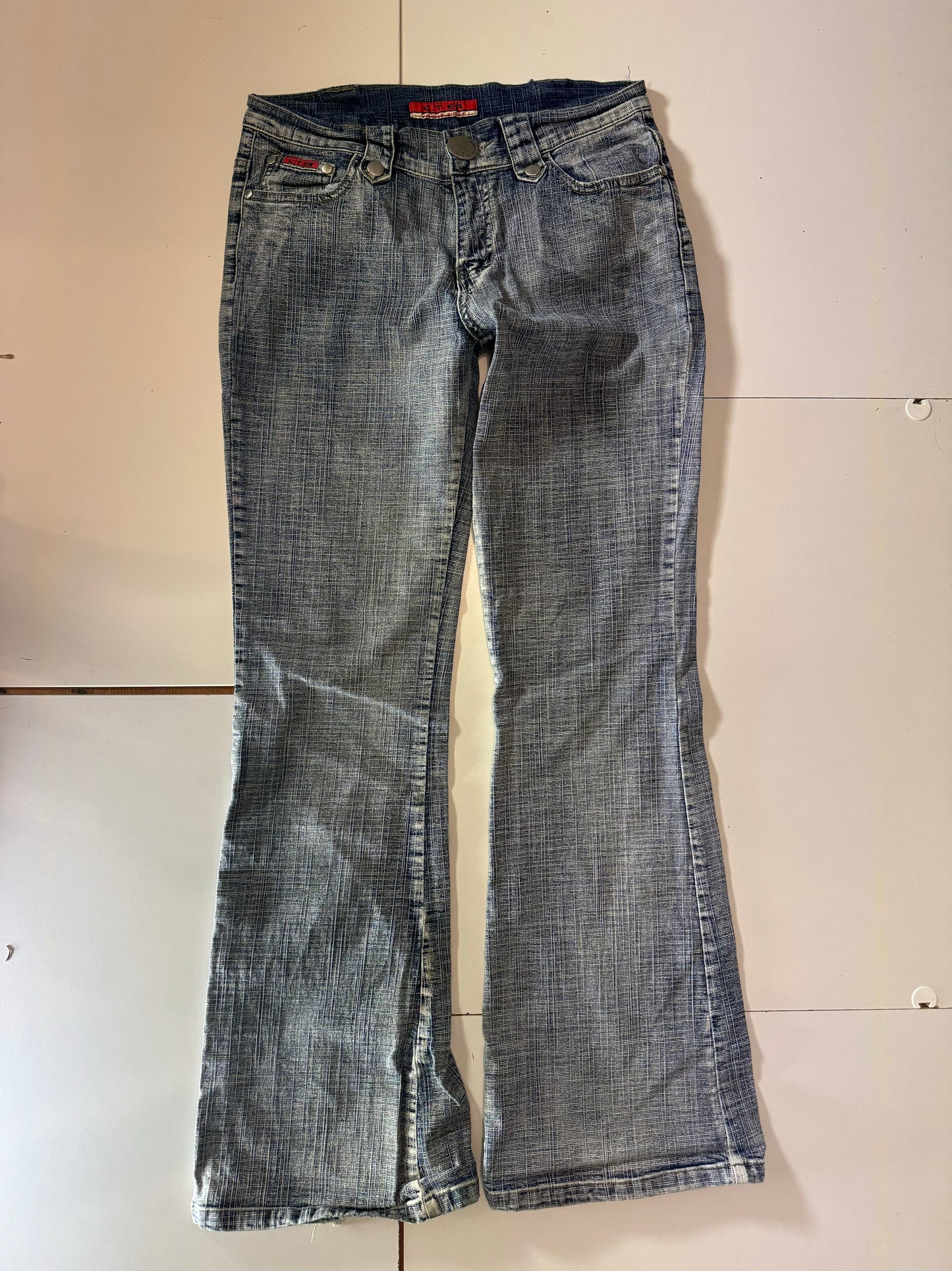 Utsvängda jeans–stl: S