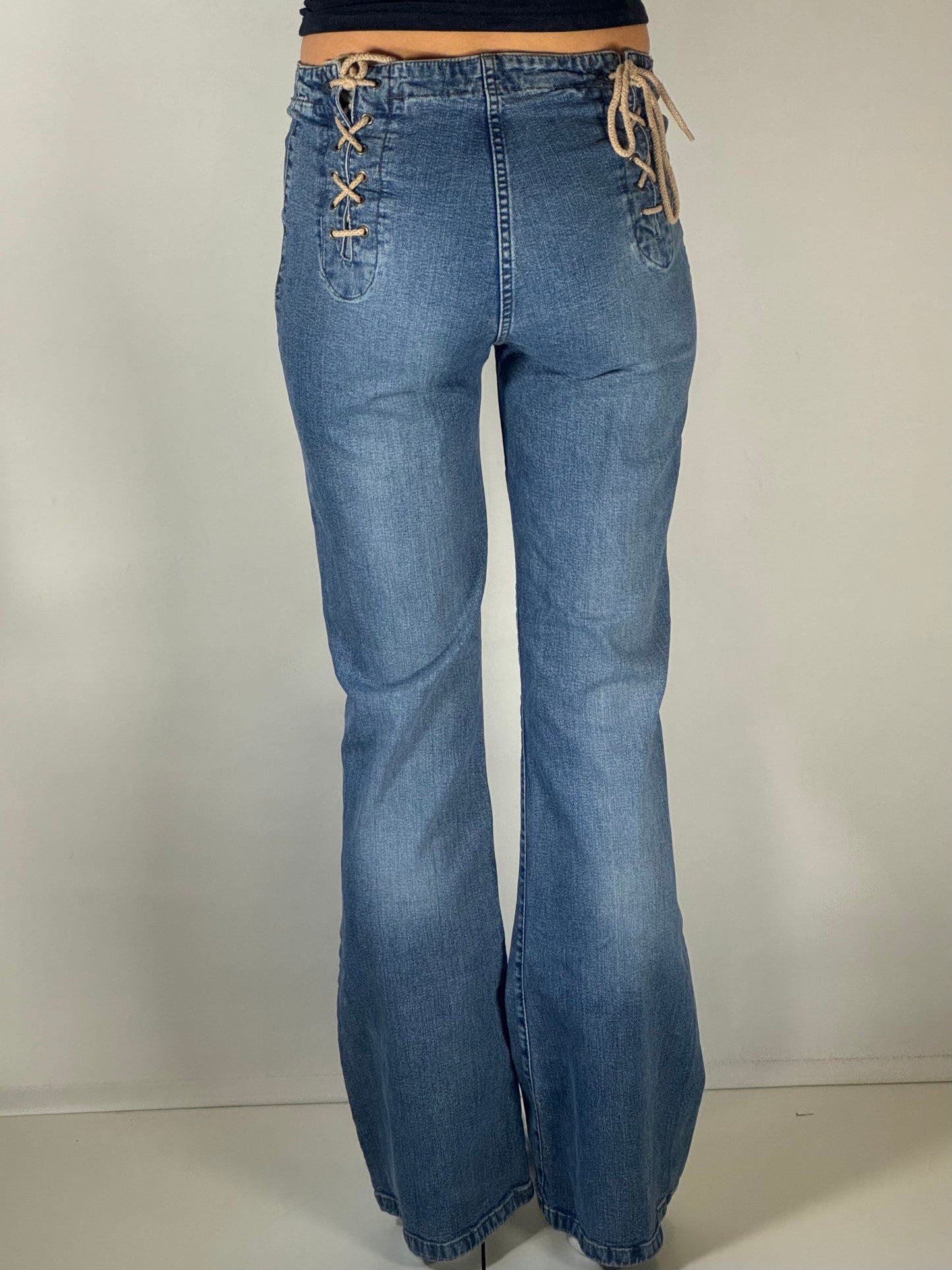 Utsvängda jeans stl: XS