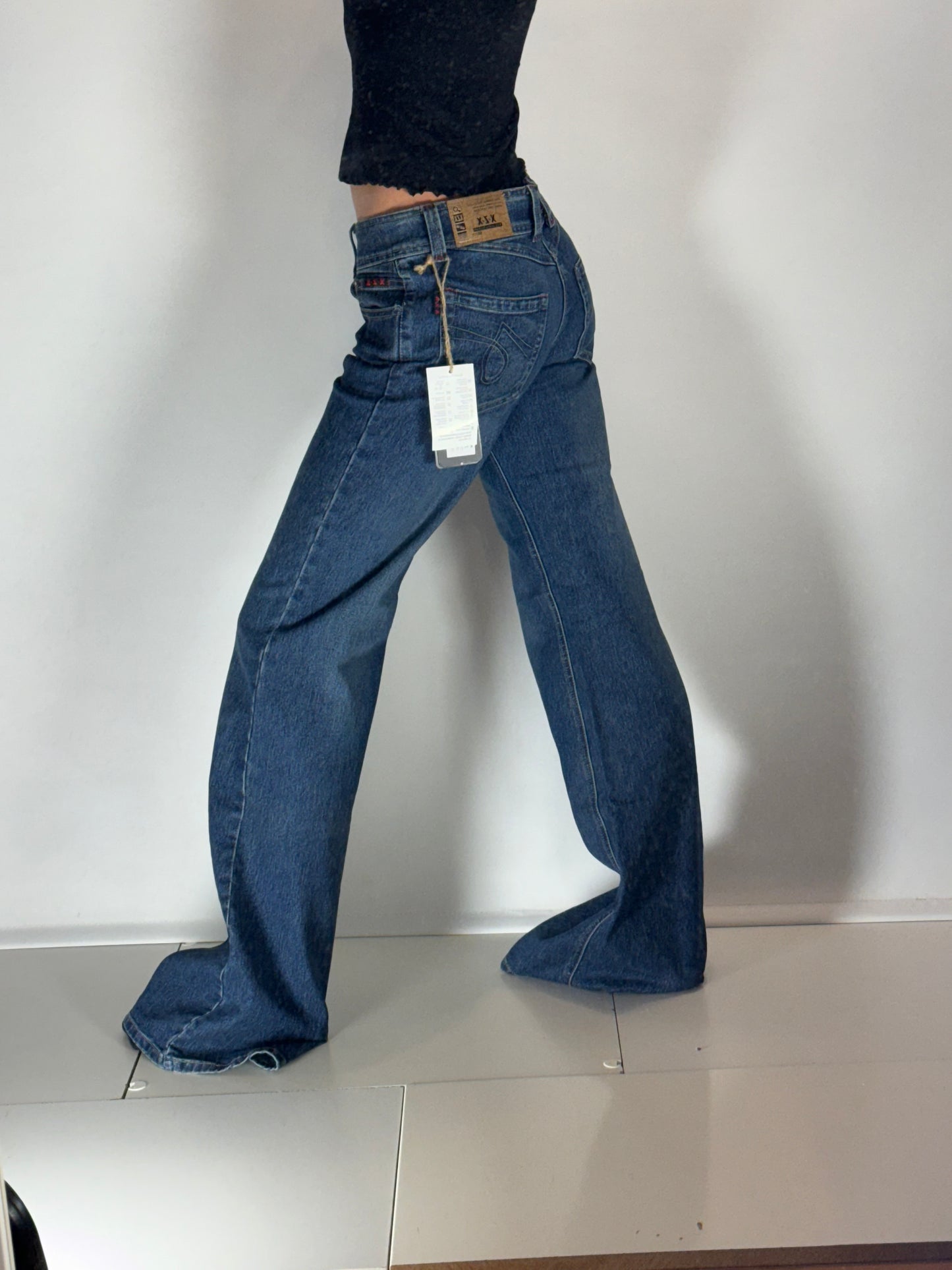 Utsvängda jeans–stl: S