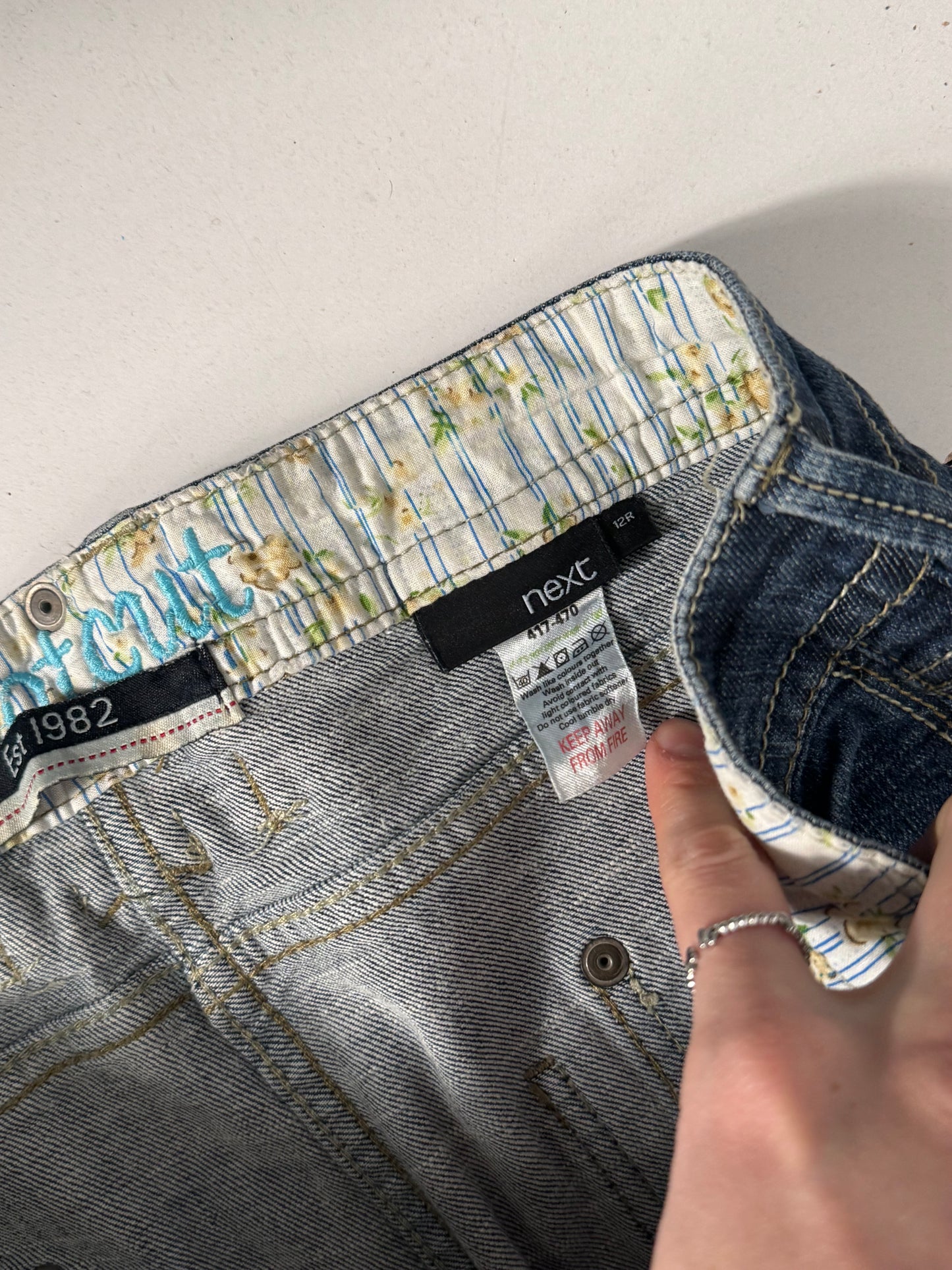 Utsvängda jeans stl: S
