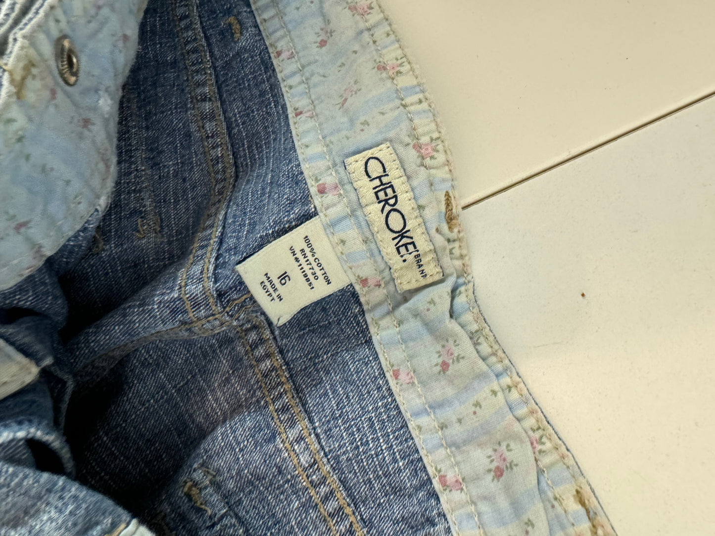 Utsvängda jeans stl: S