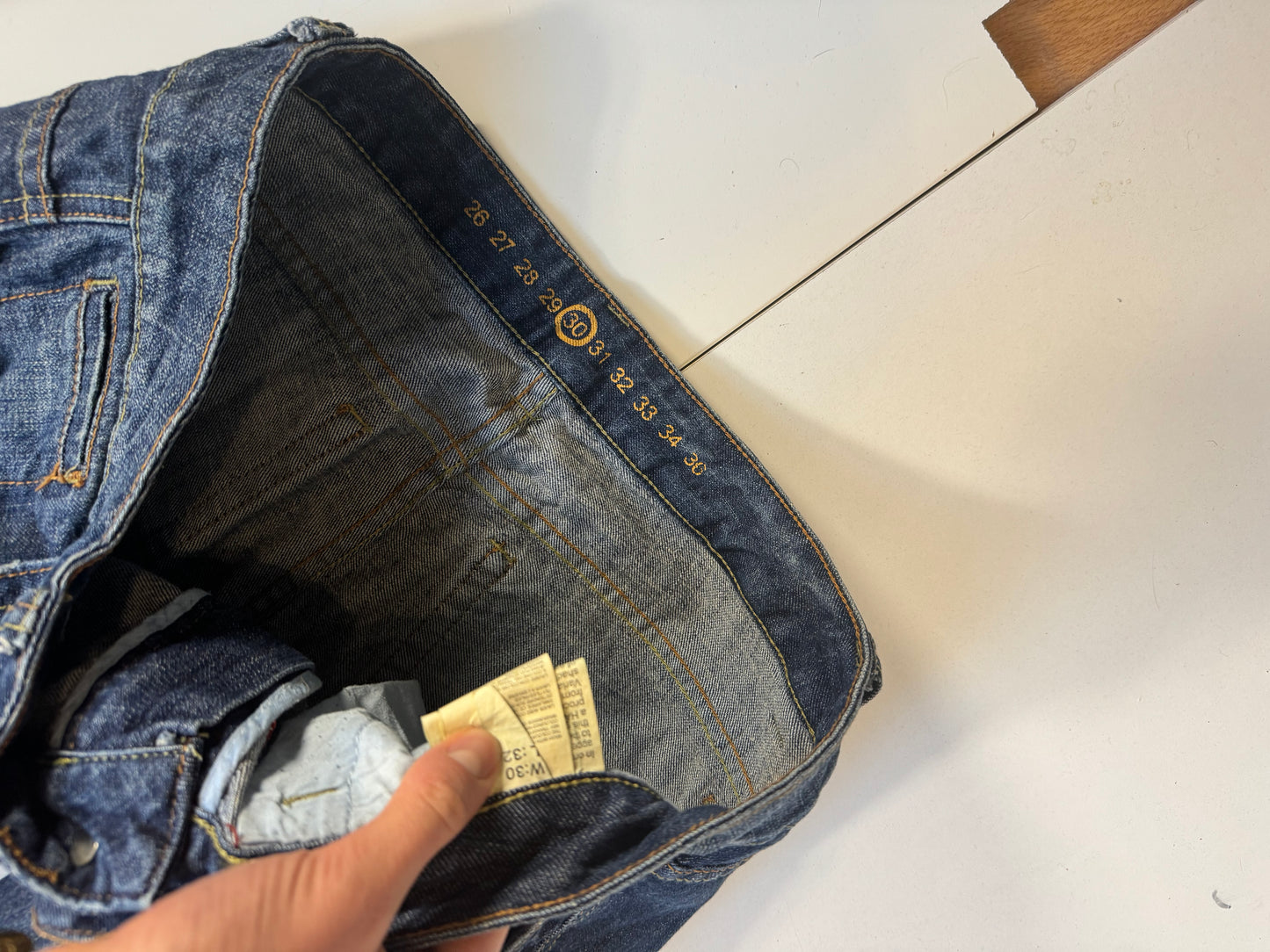 Utsvängda jeans stl: M