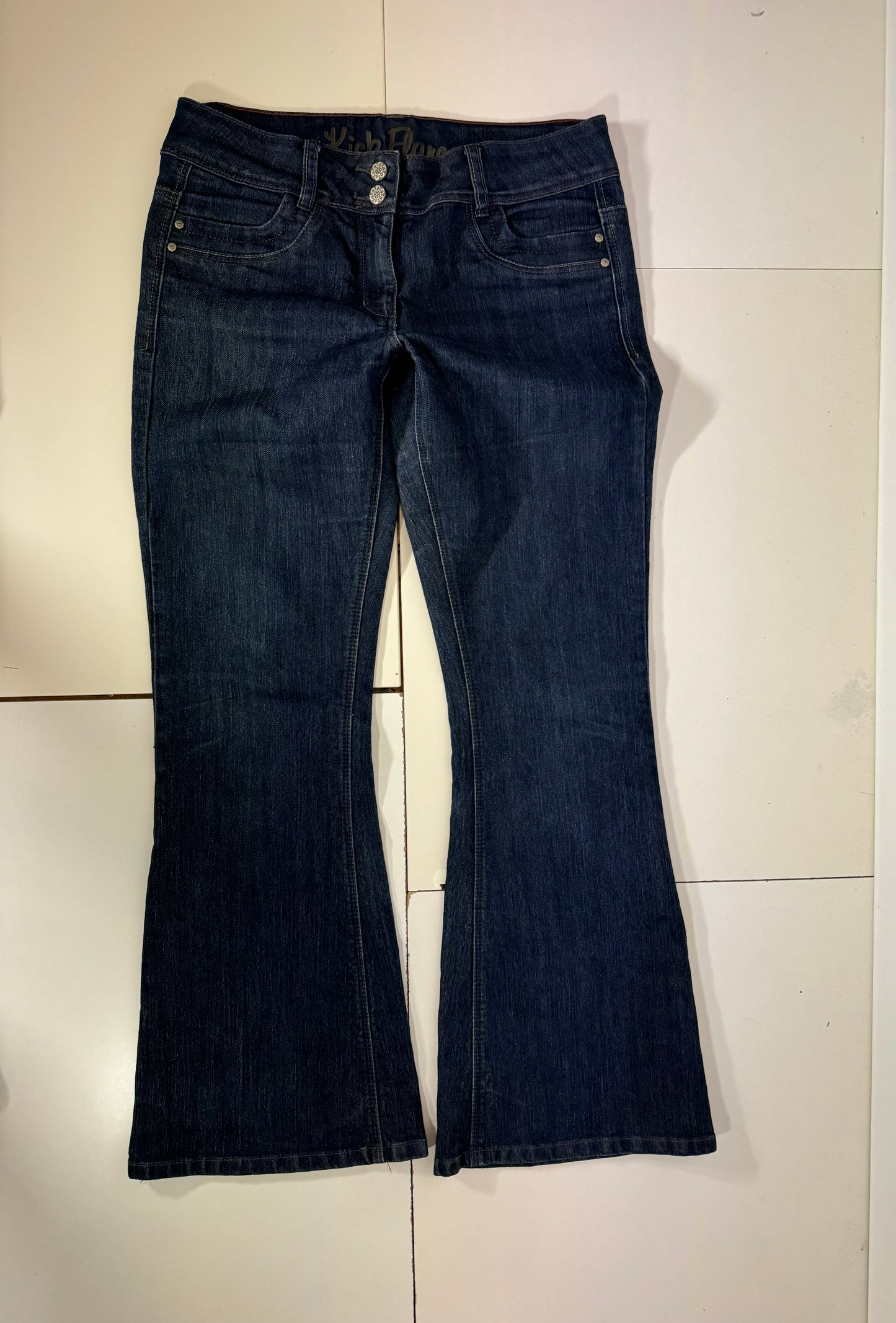 Utsvängda jeans stl: M