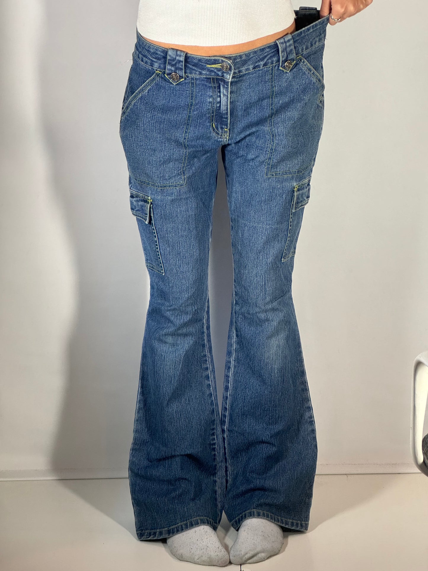 Utsvängda jeans stl: M