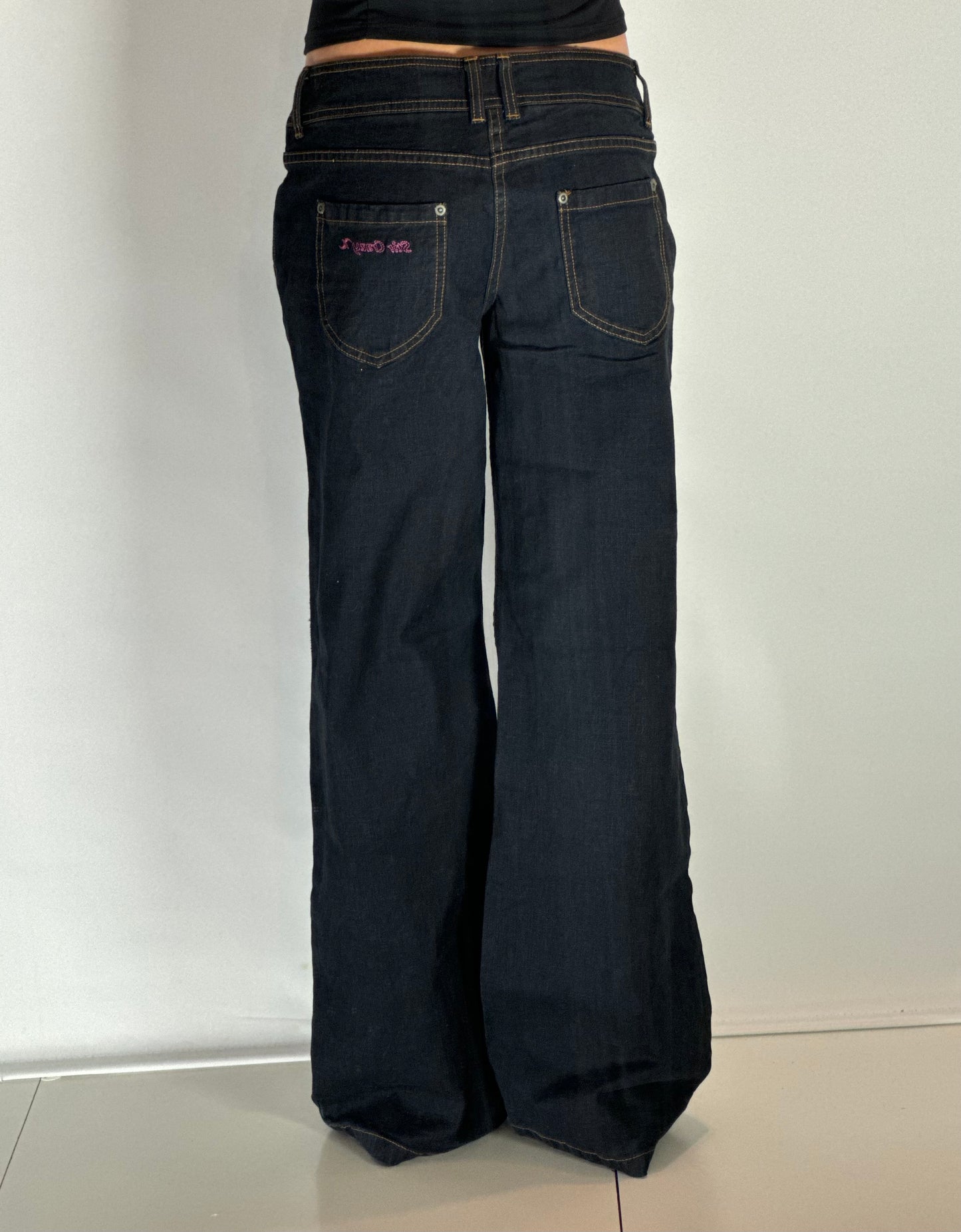 Utsvängda jeans stl: S