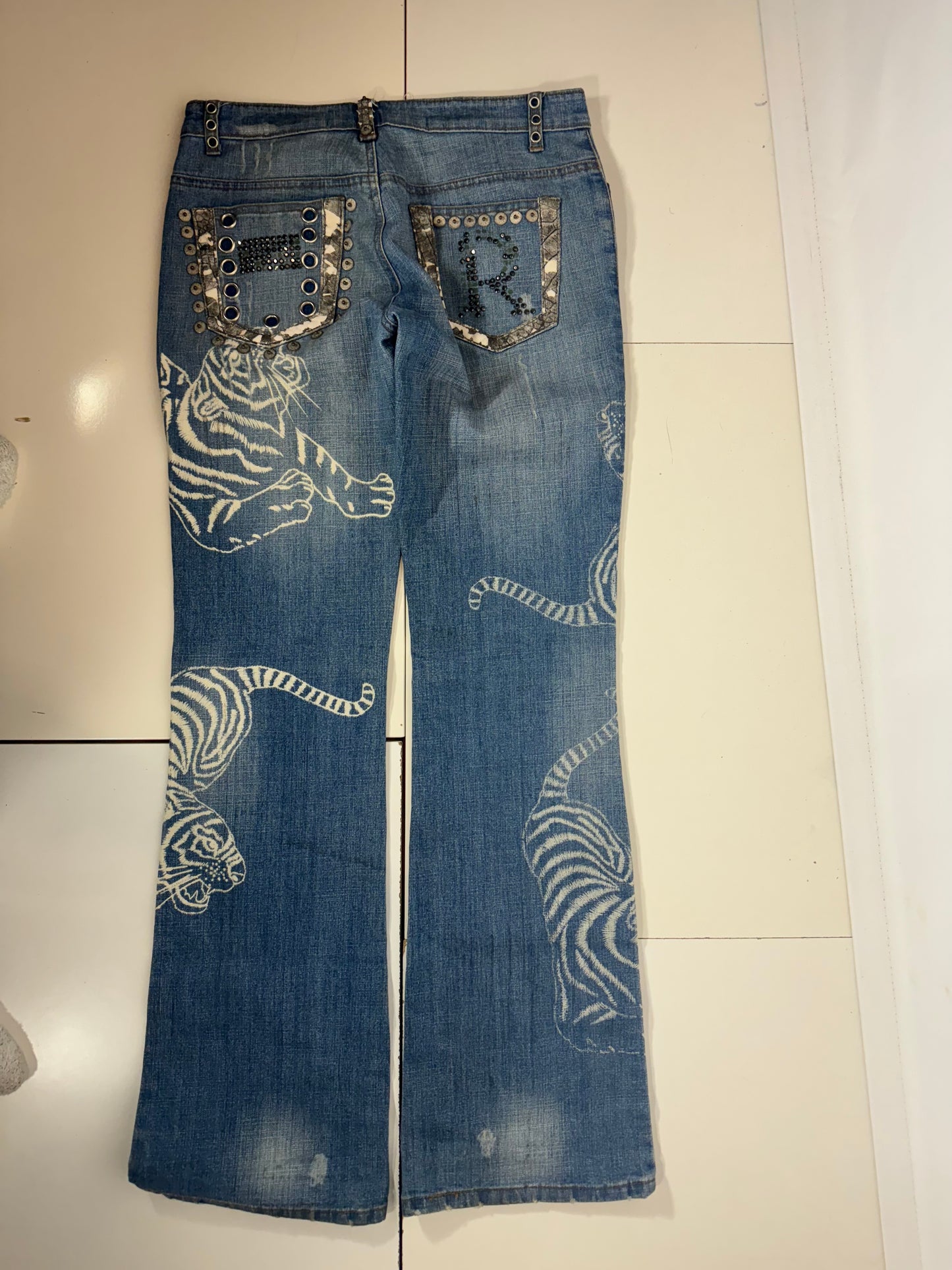 Utsvängda jeans stl: S