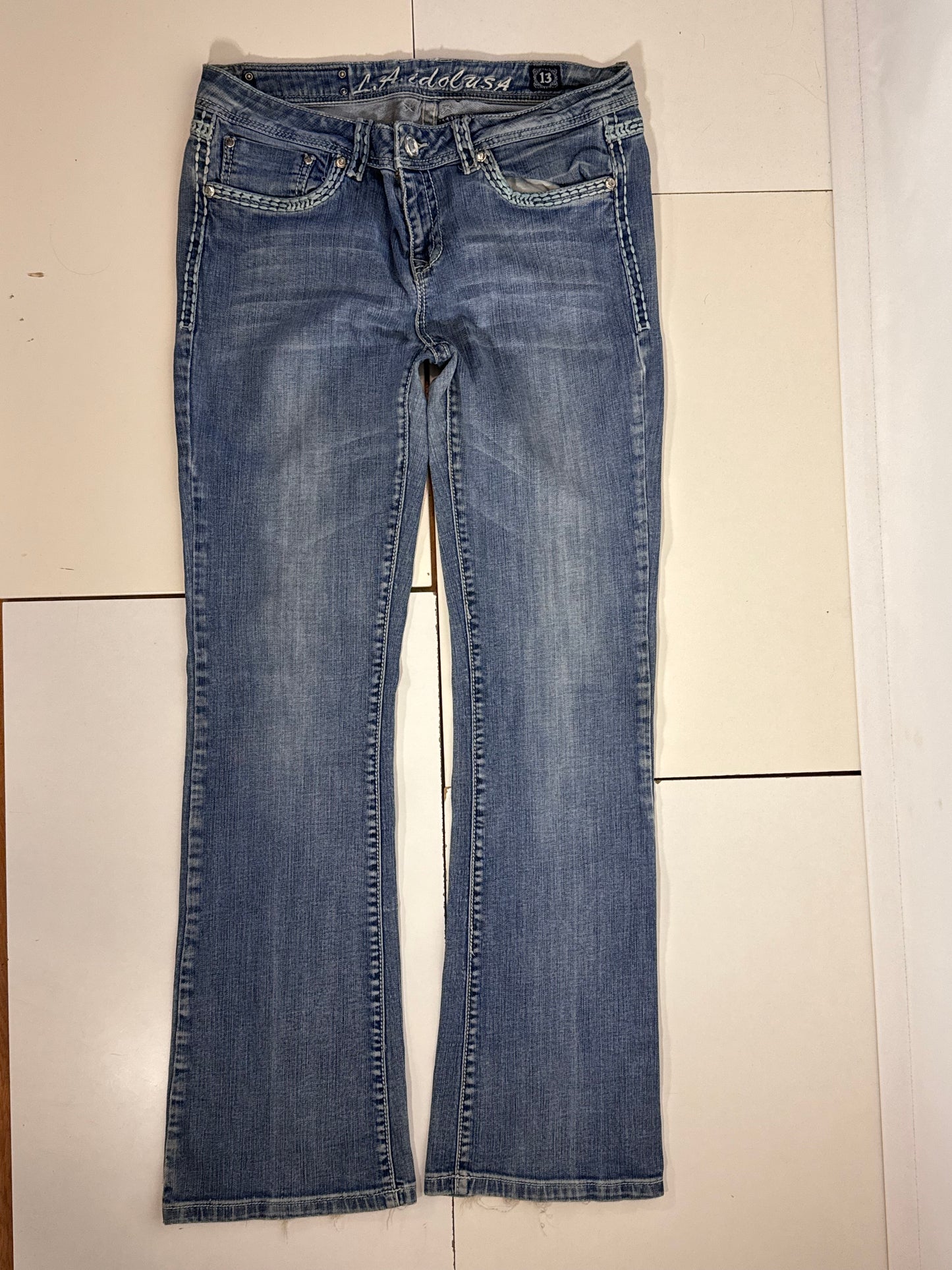 Utsvängda jeans stl: M