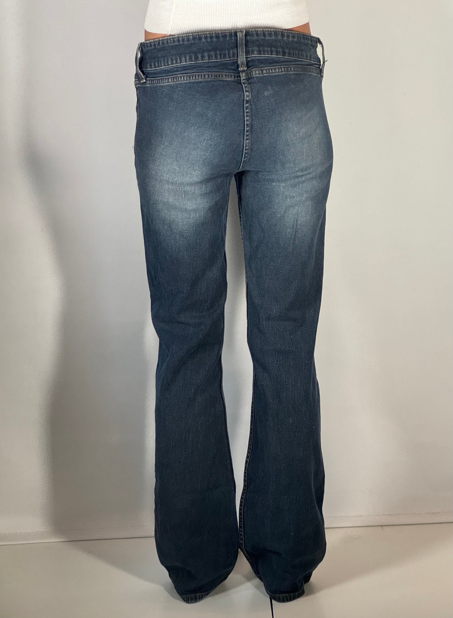 Utsvängda jeans stl: S