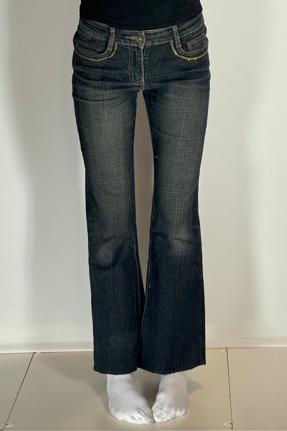 Utvsvängda jeans stl: XS
