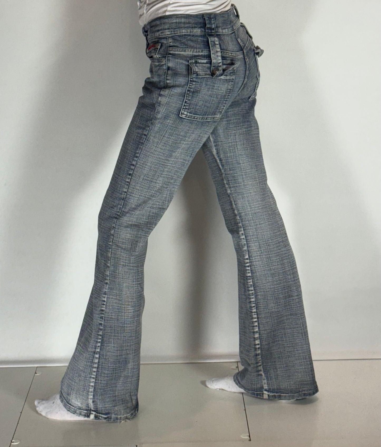 Utsvängda jeans–stl: S