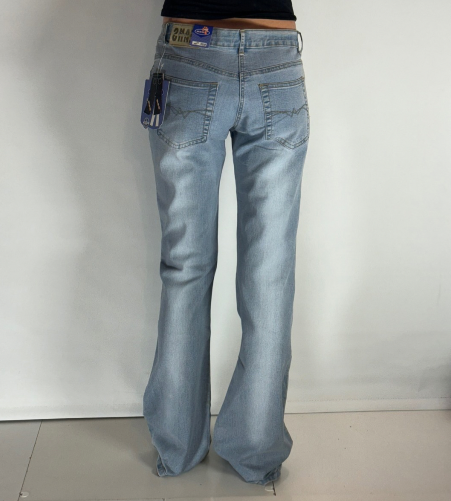 Utsvängda jeans–stl: M