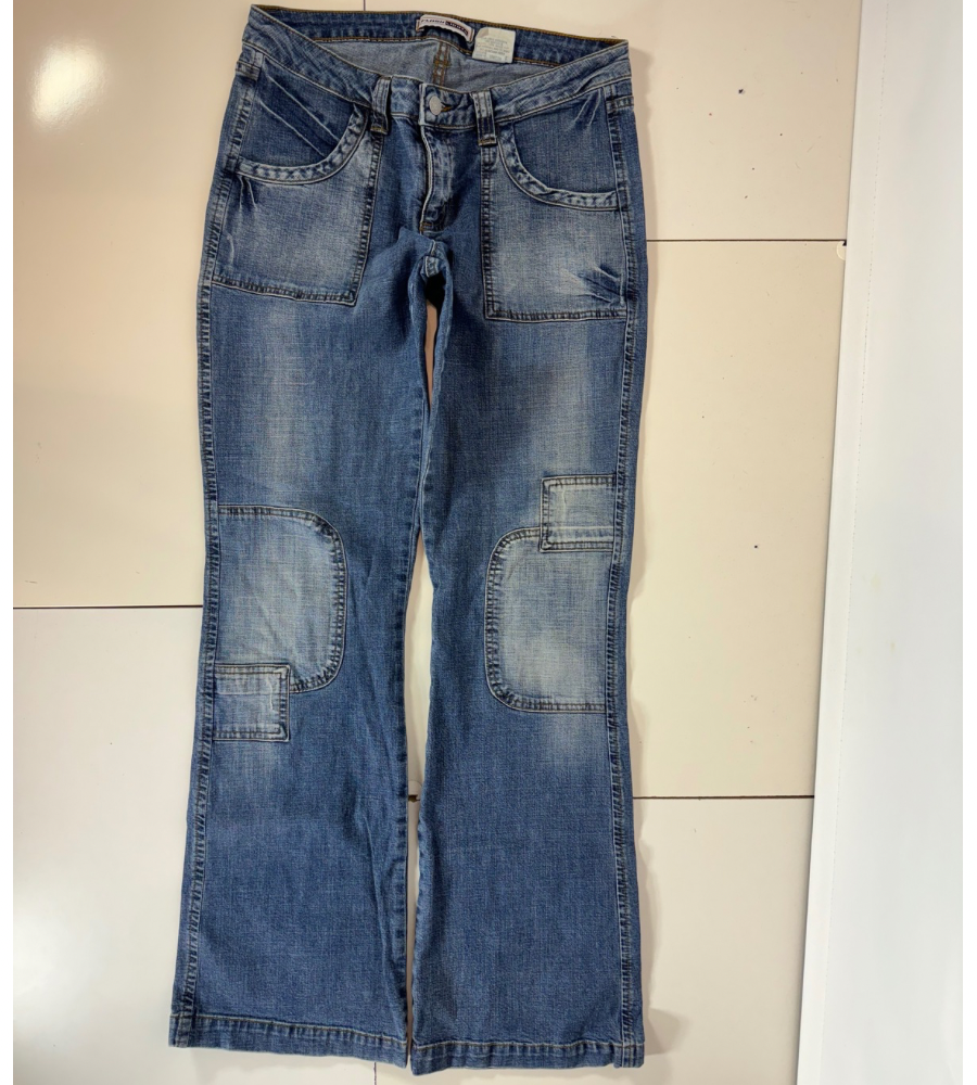 Utsvängda jeans–stl: M