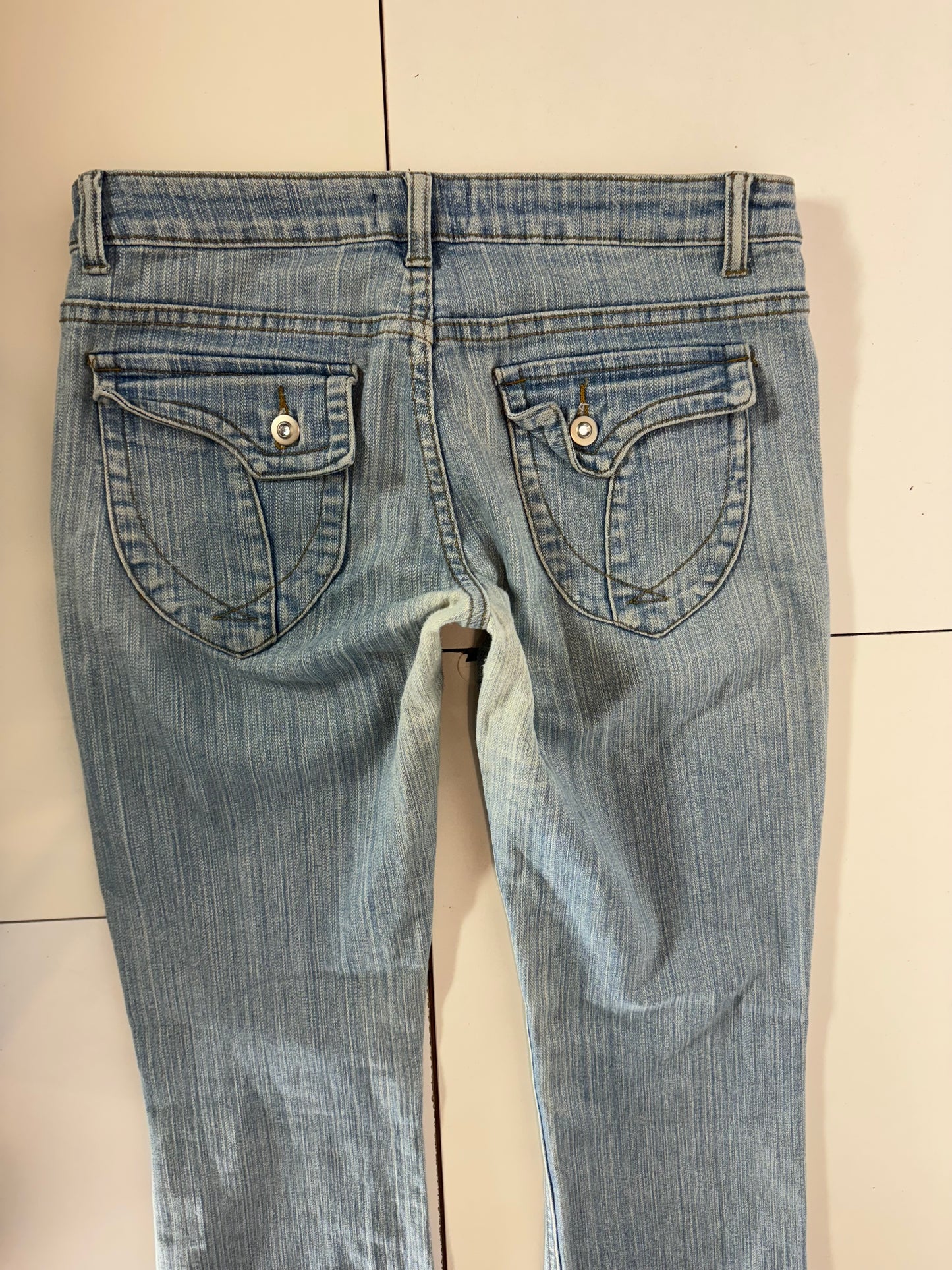 Utsvängda jeans–stl: S